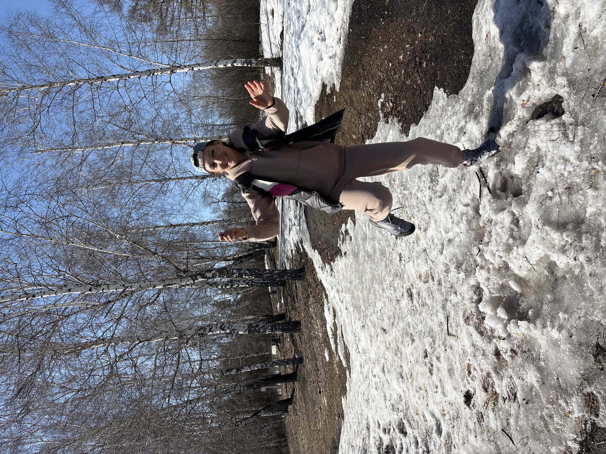 Woman exercises, poses for selfies in Ulyanovsk park
