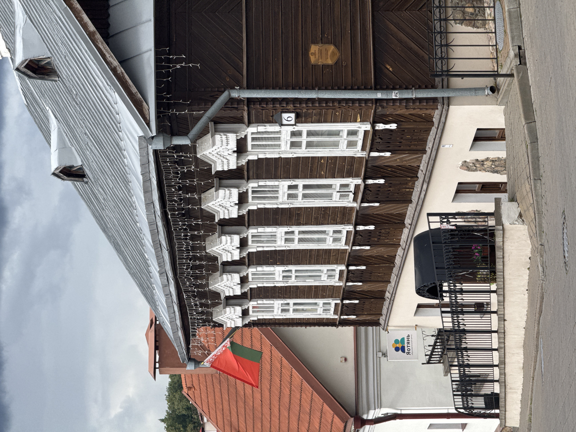 Street-level Minsk: wooden facades, mosaic stairs, and Zybitskaya life