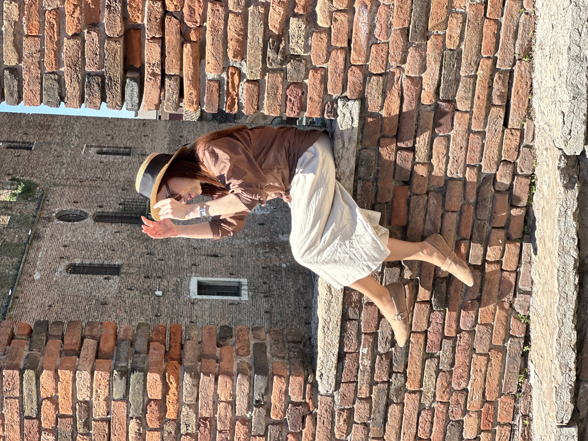 Morning tourism activity recorded at Verona's Castelvecchio historic district