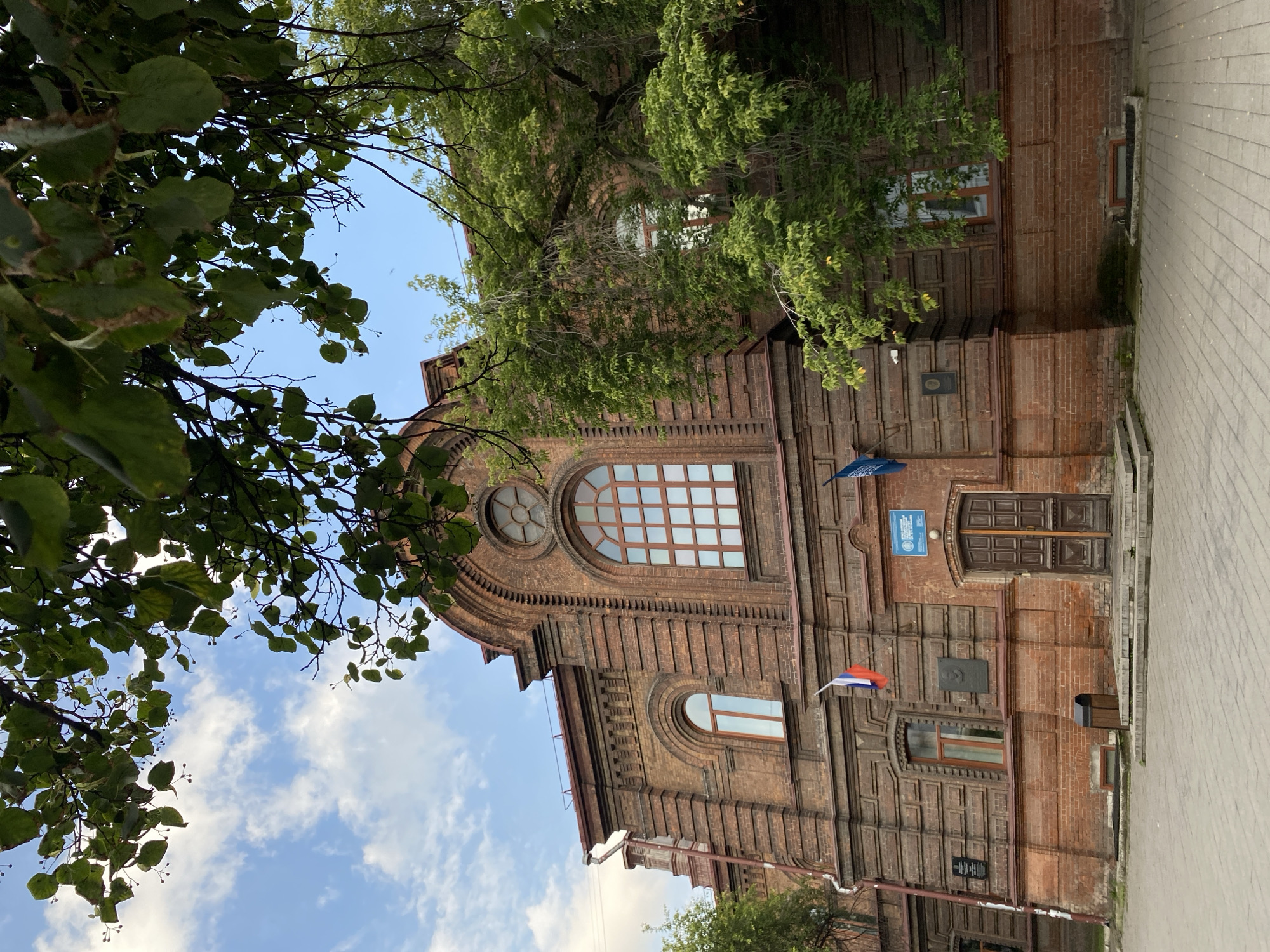Street-level tour of Krasnoyarsk's historic center and public spaces