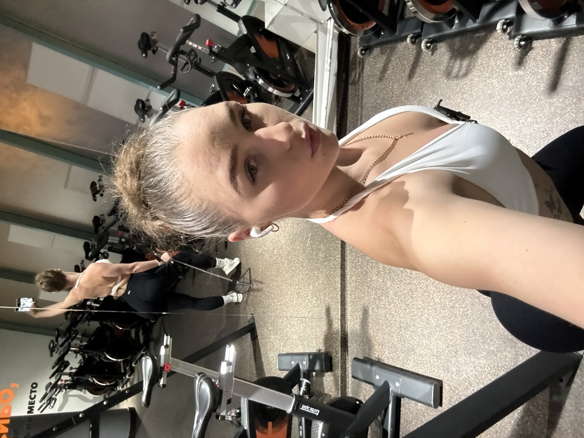 Woman takes gym selfies in Khimki fitness center