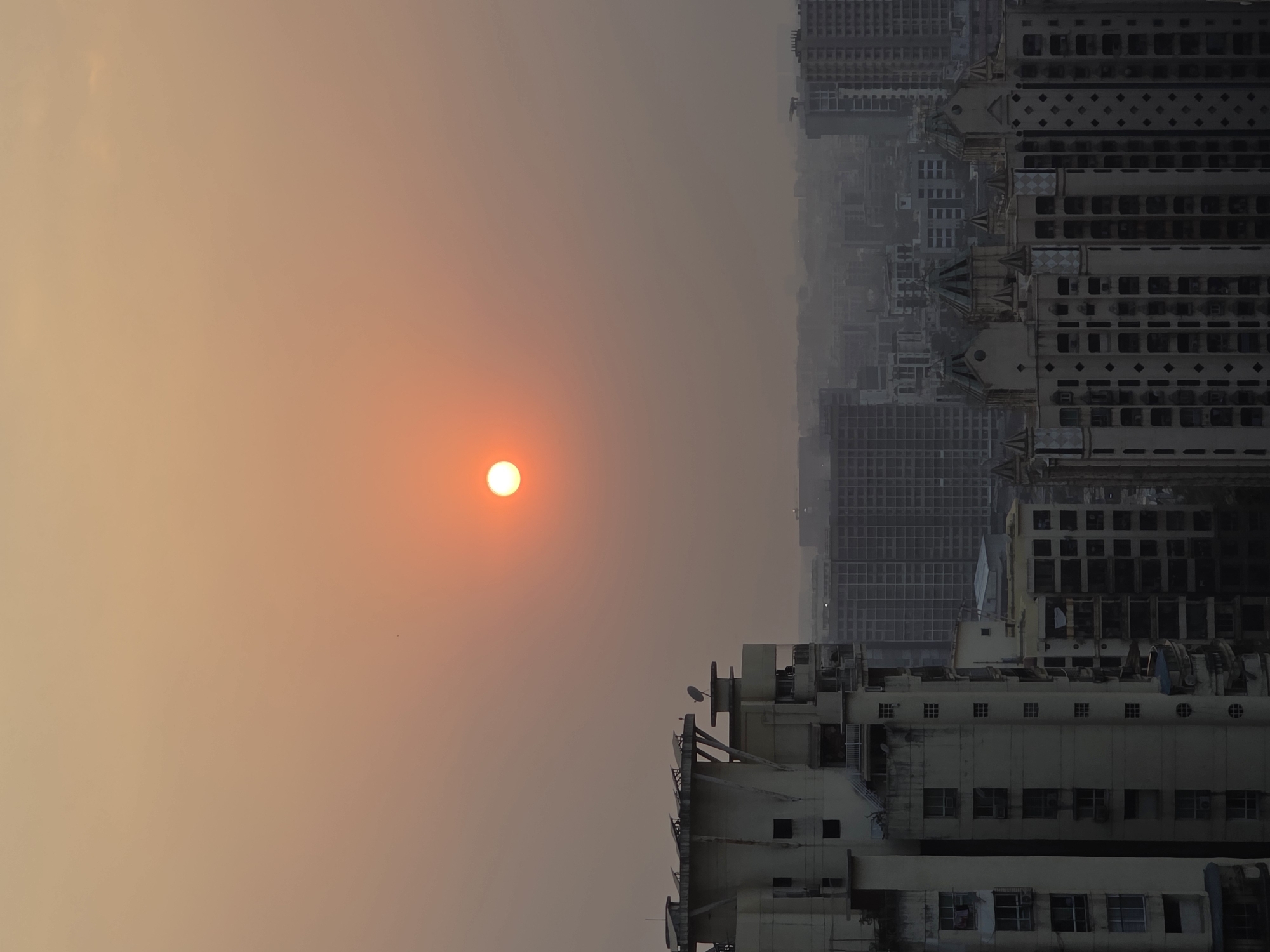 Mumbai witnesses capture urban sunset and crow in netting