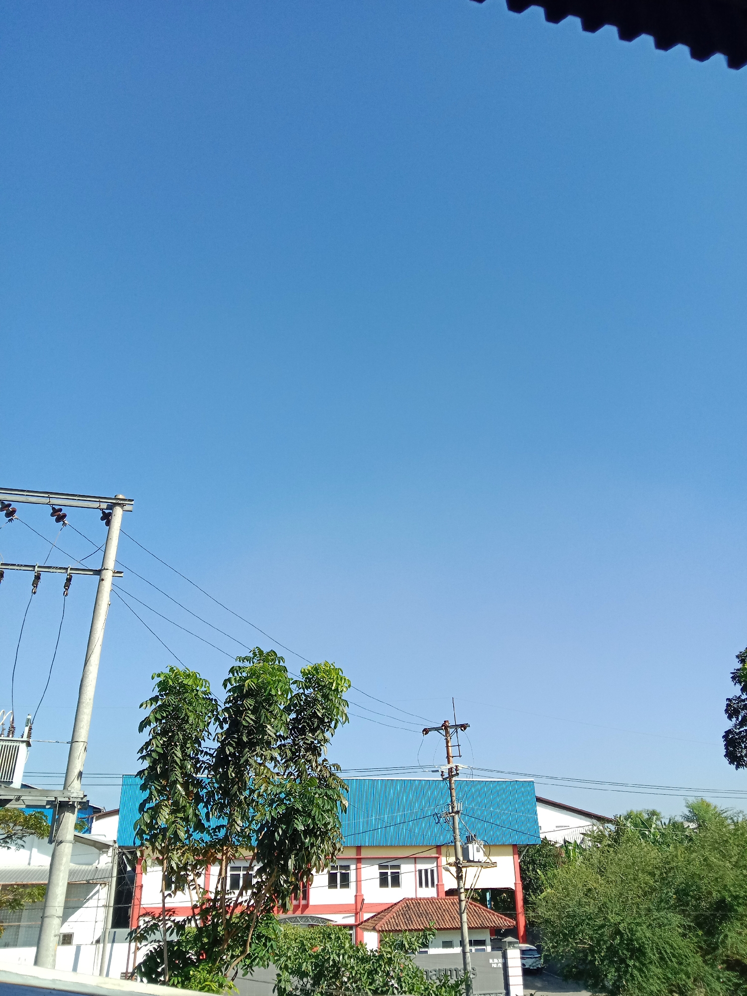 Busy day at an administrative facility in Semarang