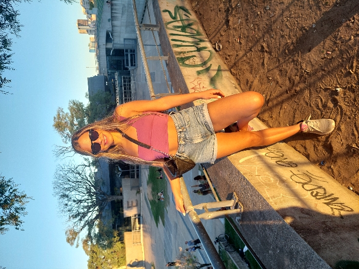 Evening recreational activities flourish across Buenos Aires public parks