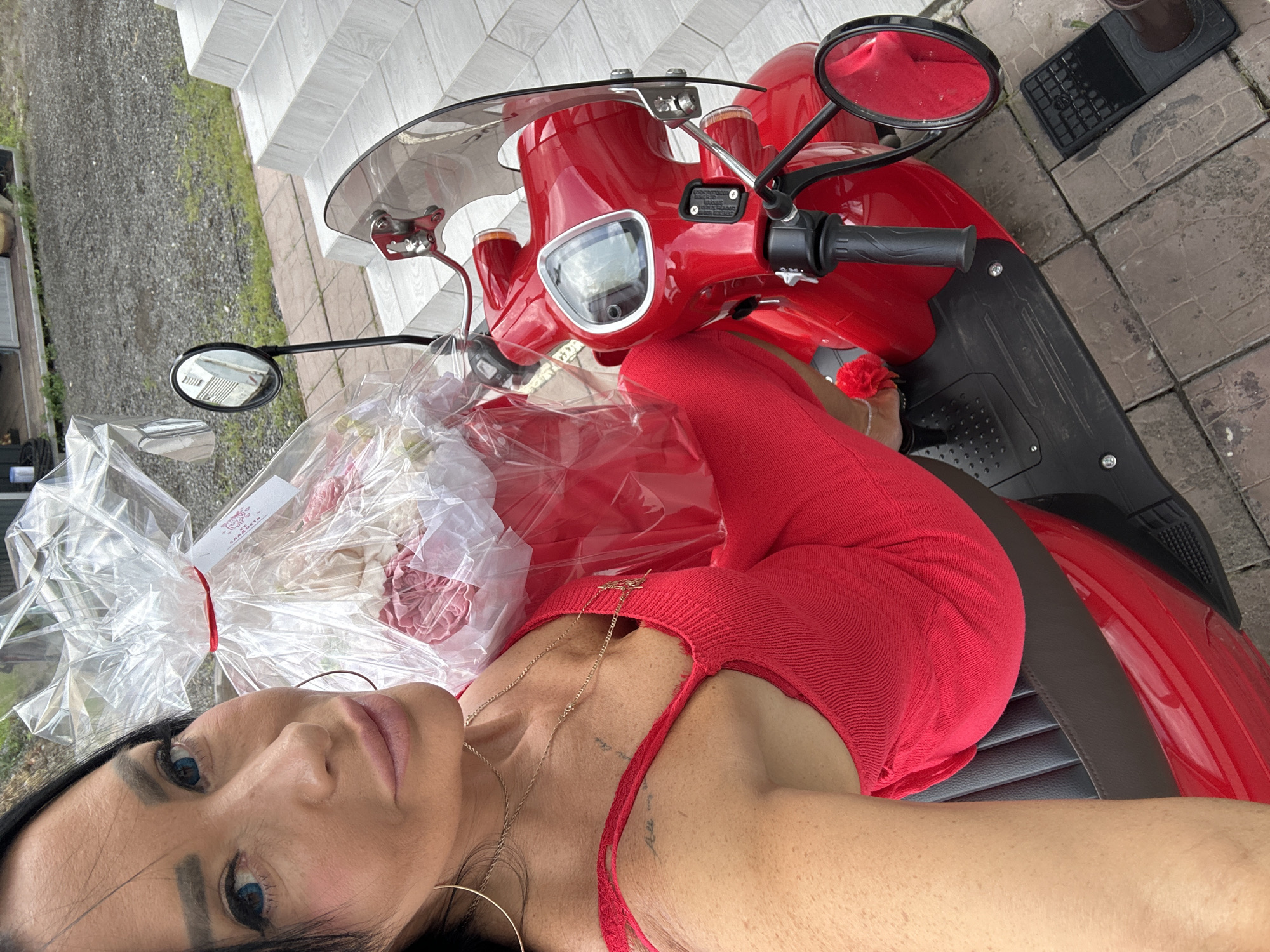 Delivering flowers by red scooter in Tyumen