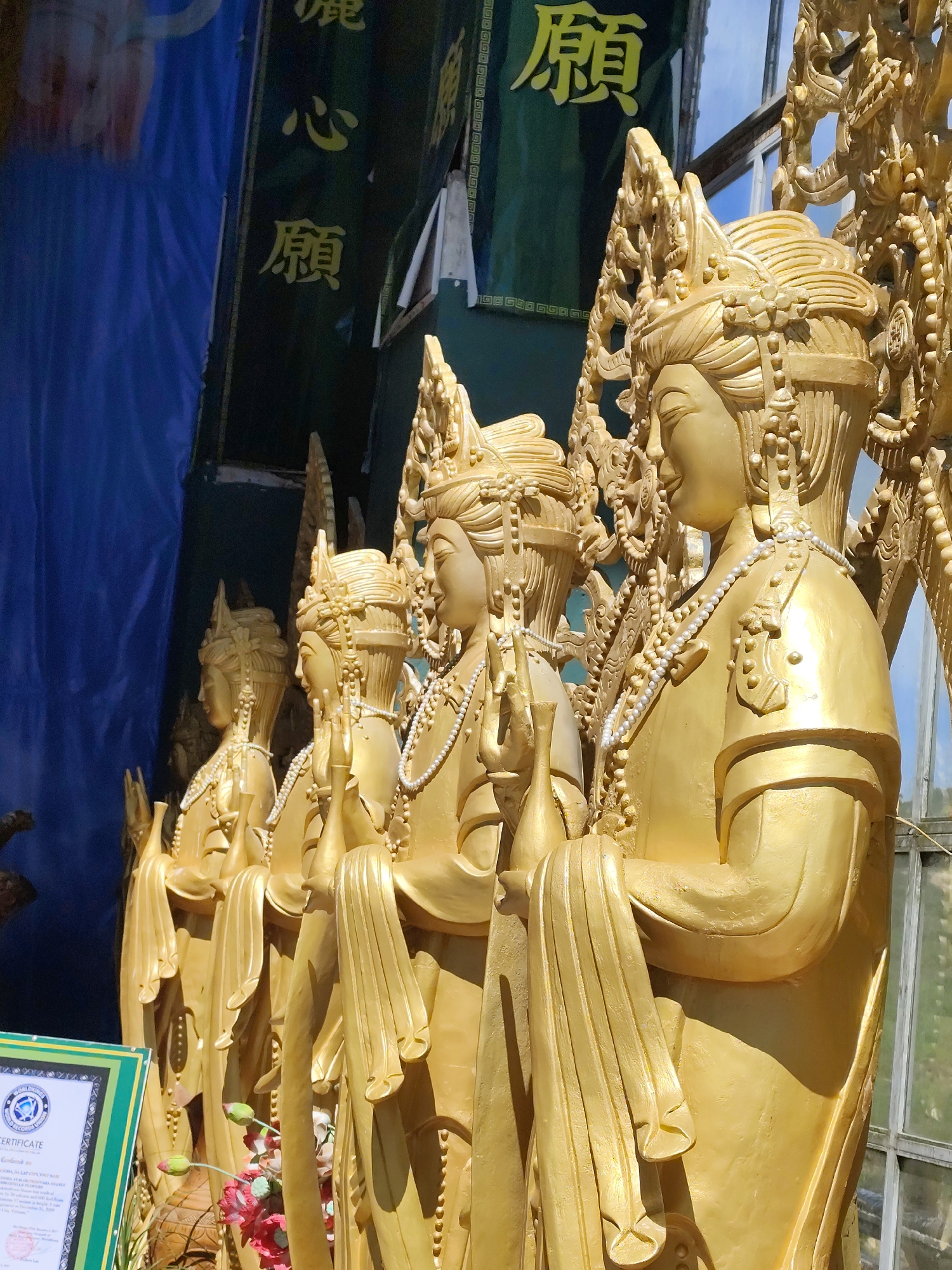 Temple visit and street scenes in Xuân Thành, Vietnam