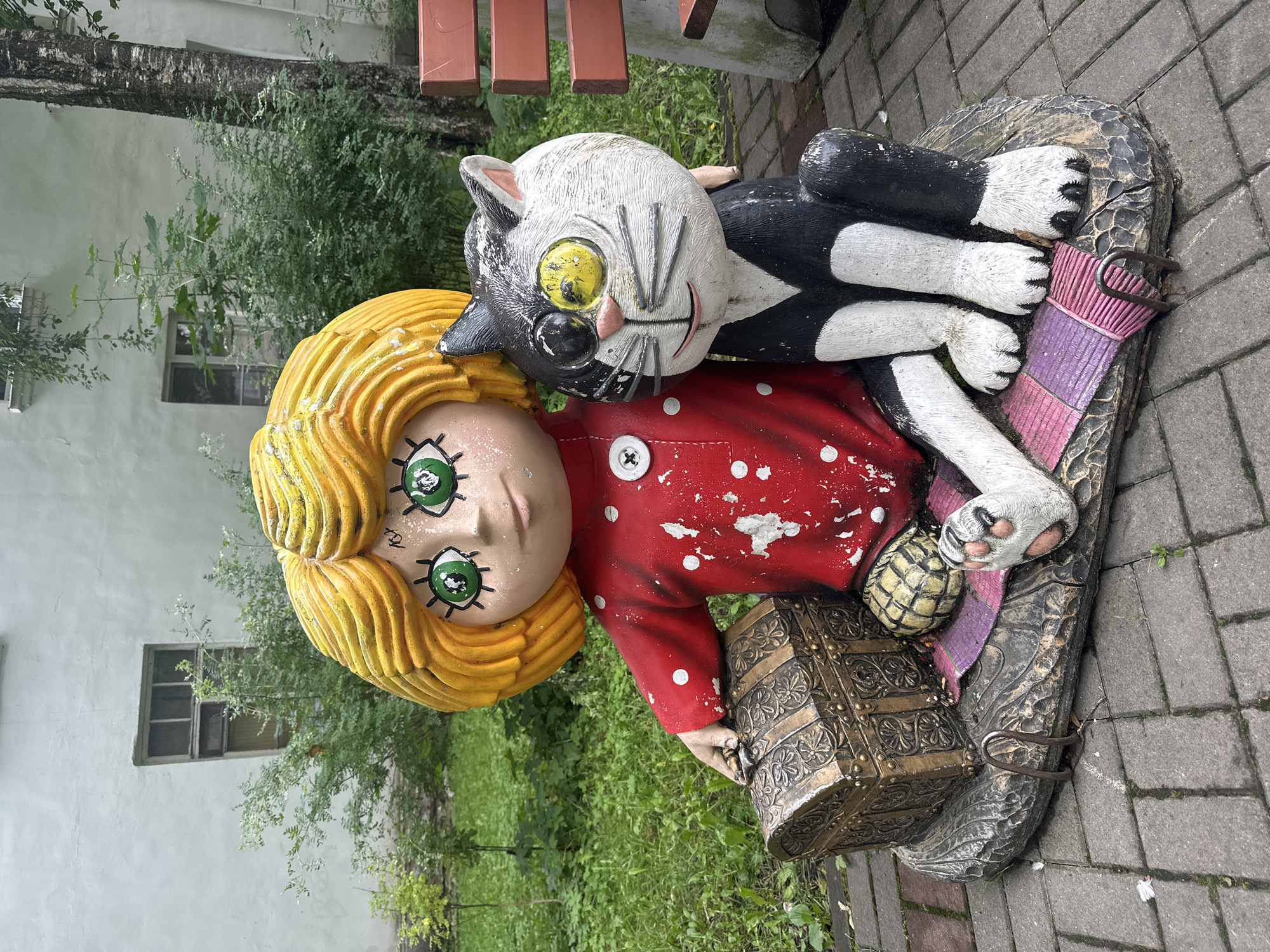 Folk art witch sculptures spotted in a Slantsy courtyard