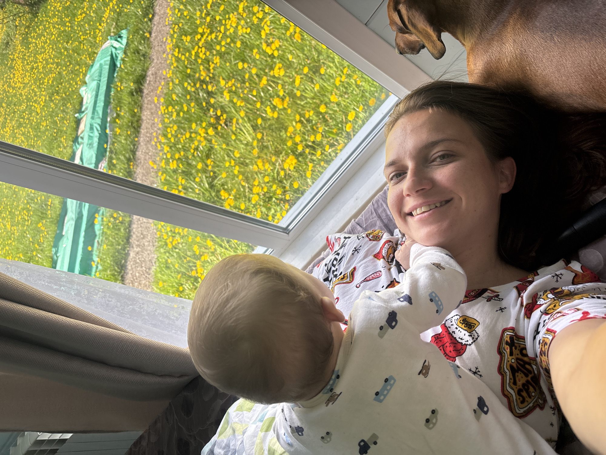Mother captures selfie with baby in Russian countryside