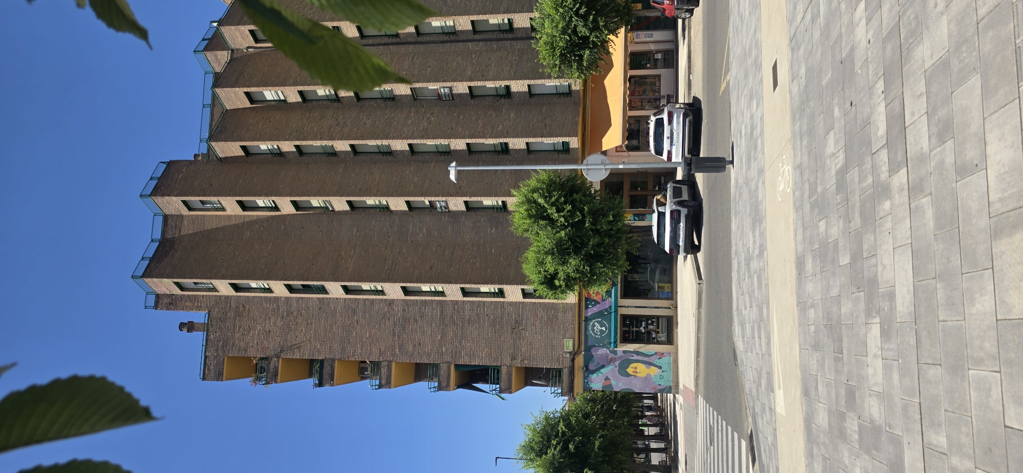 Morning street-level tour through Huesca's urban neighborhoods