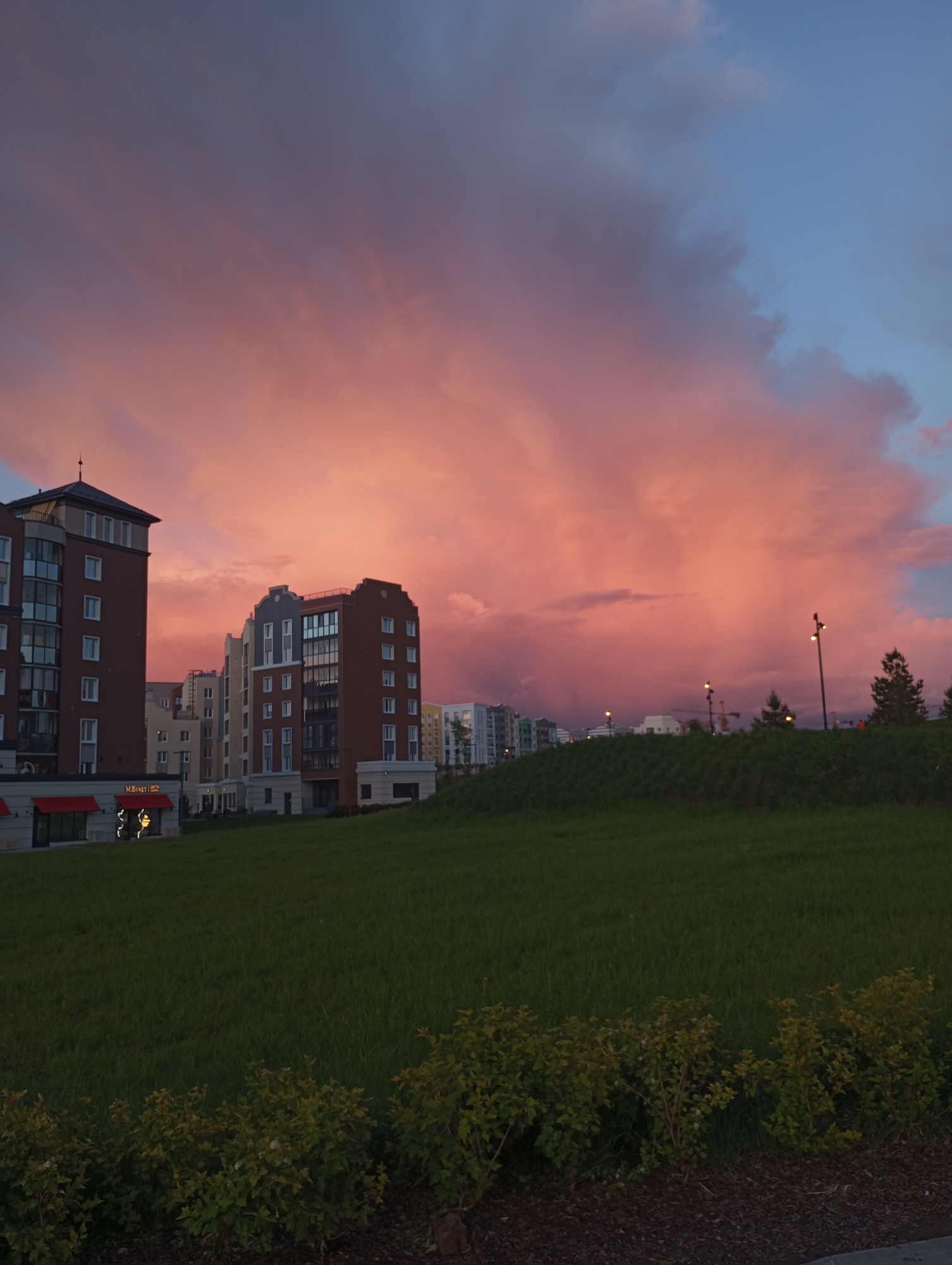 Evening life documented across Izhevsk and Pervomaysky, Russia