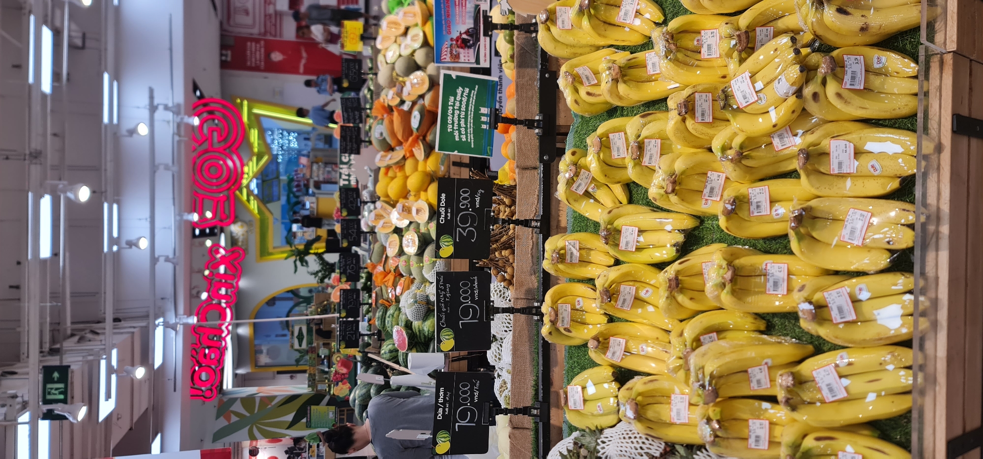 Morning grocery shopping for fruits and pasta in Đà Nẵng