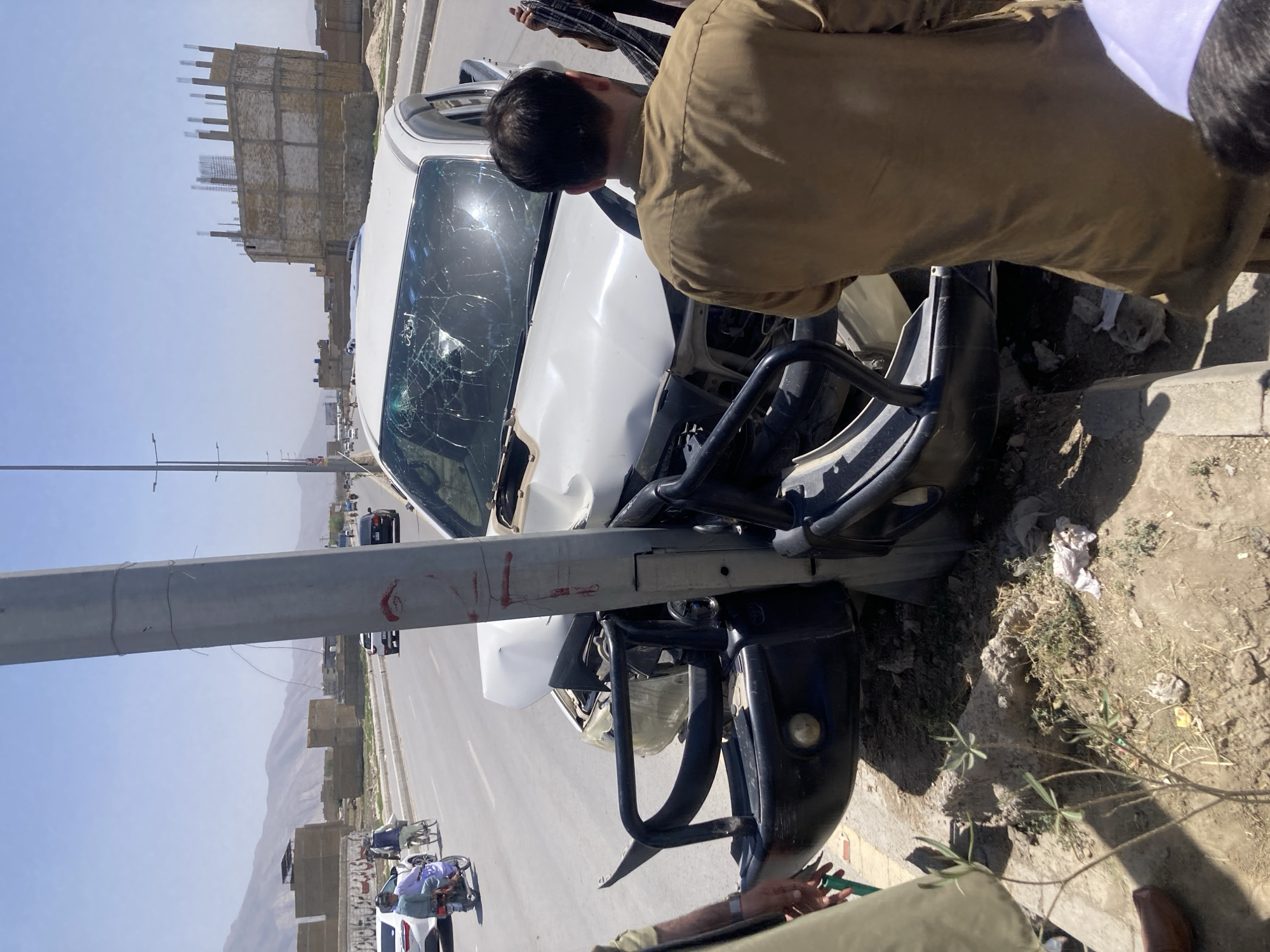 White pickup truck crashes into utility pole in Quetta
