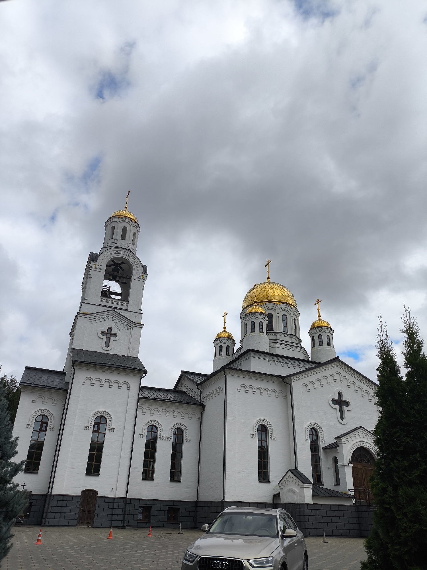 Pigeons, an Orthodox church, and a plaza on a grey morning