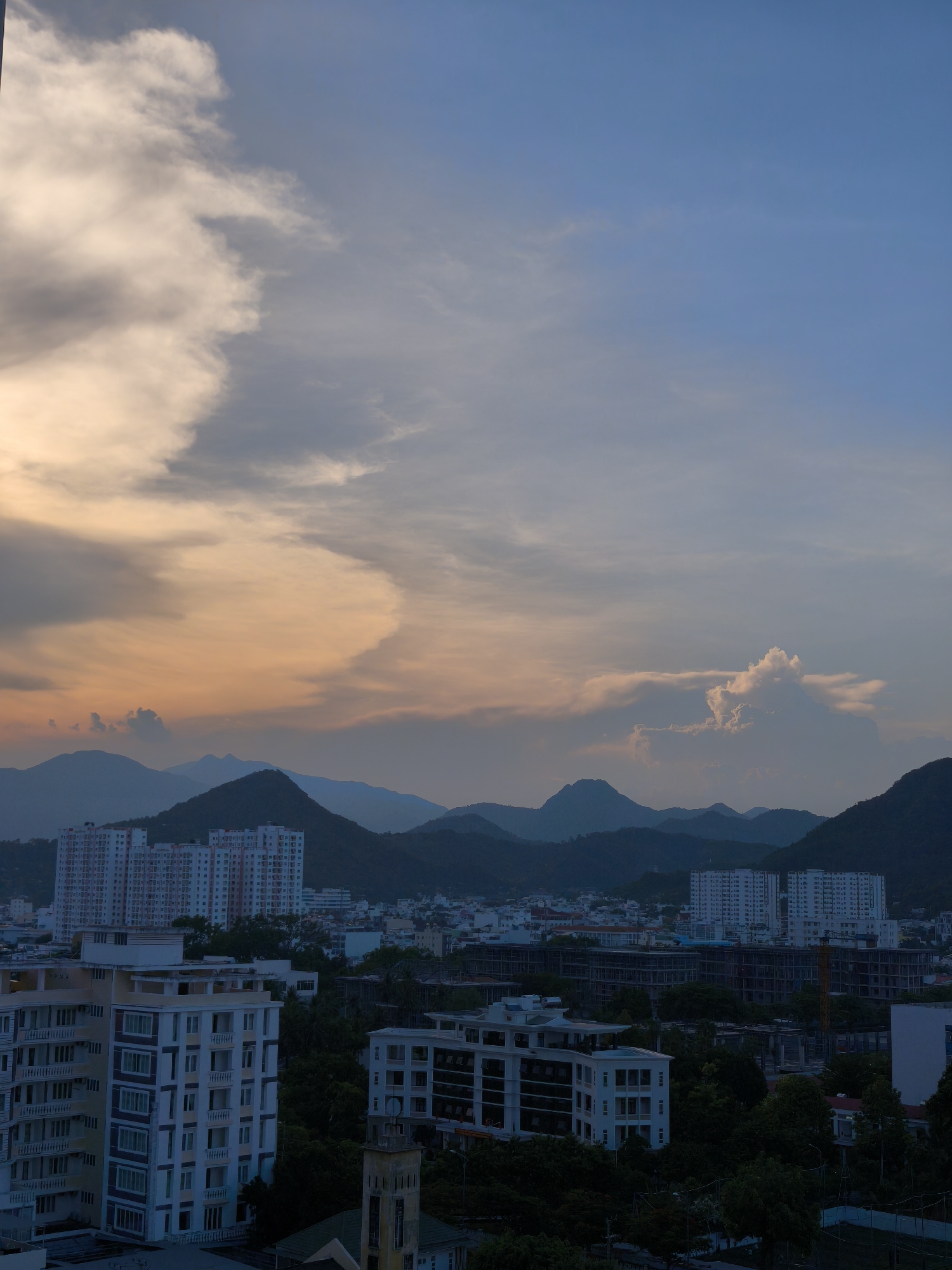 A Nha Trang morning: streets, gyms, and city views