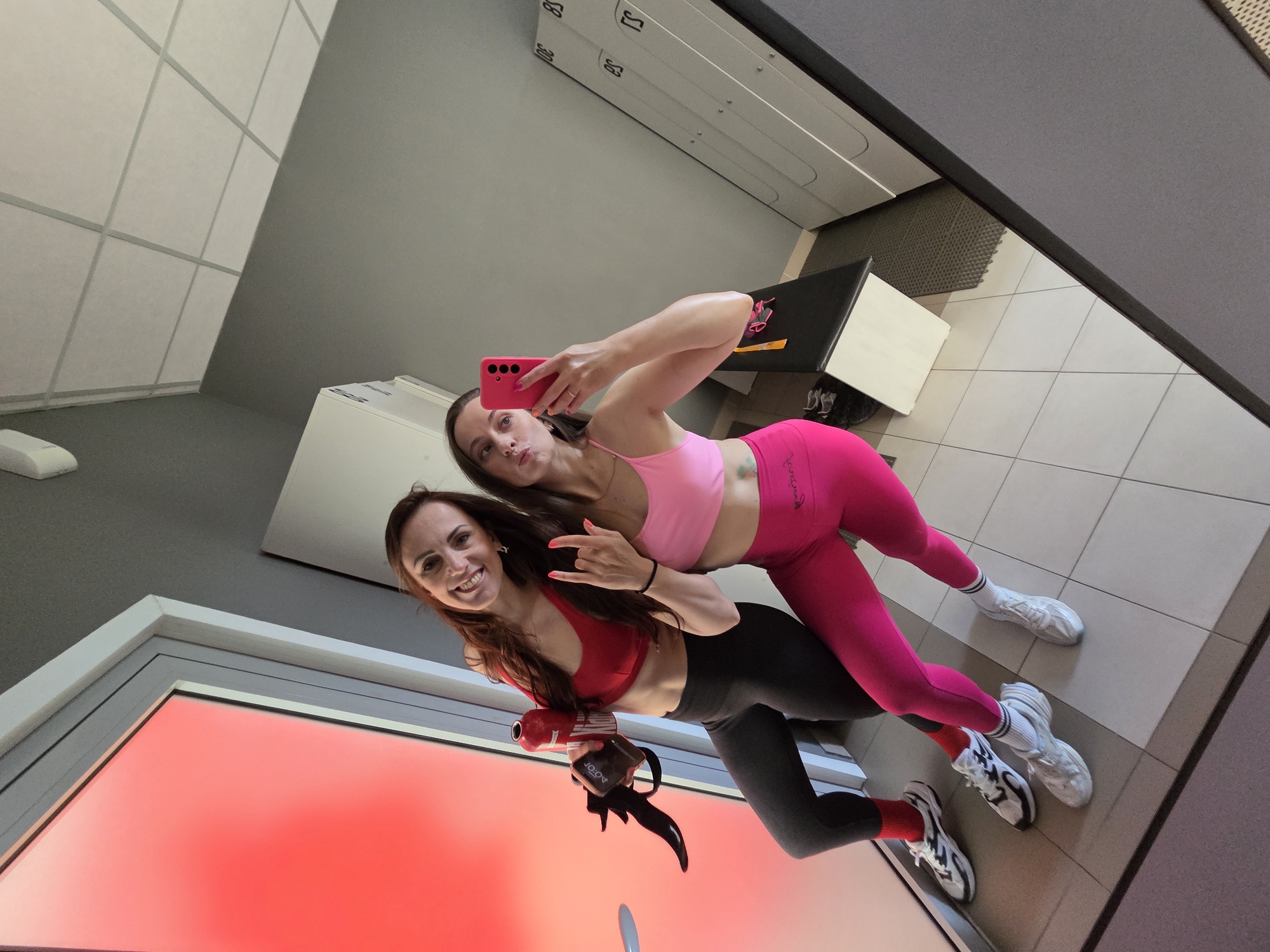 Women document late-night gym session in Birobidzhan, Russia