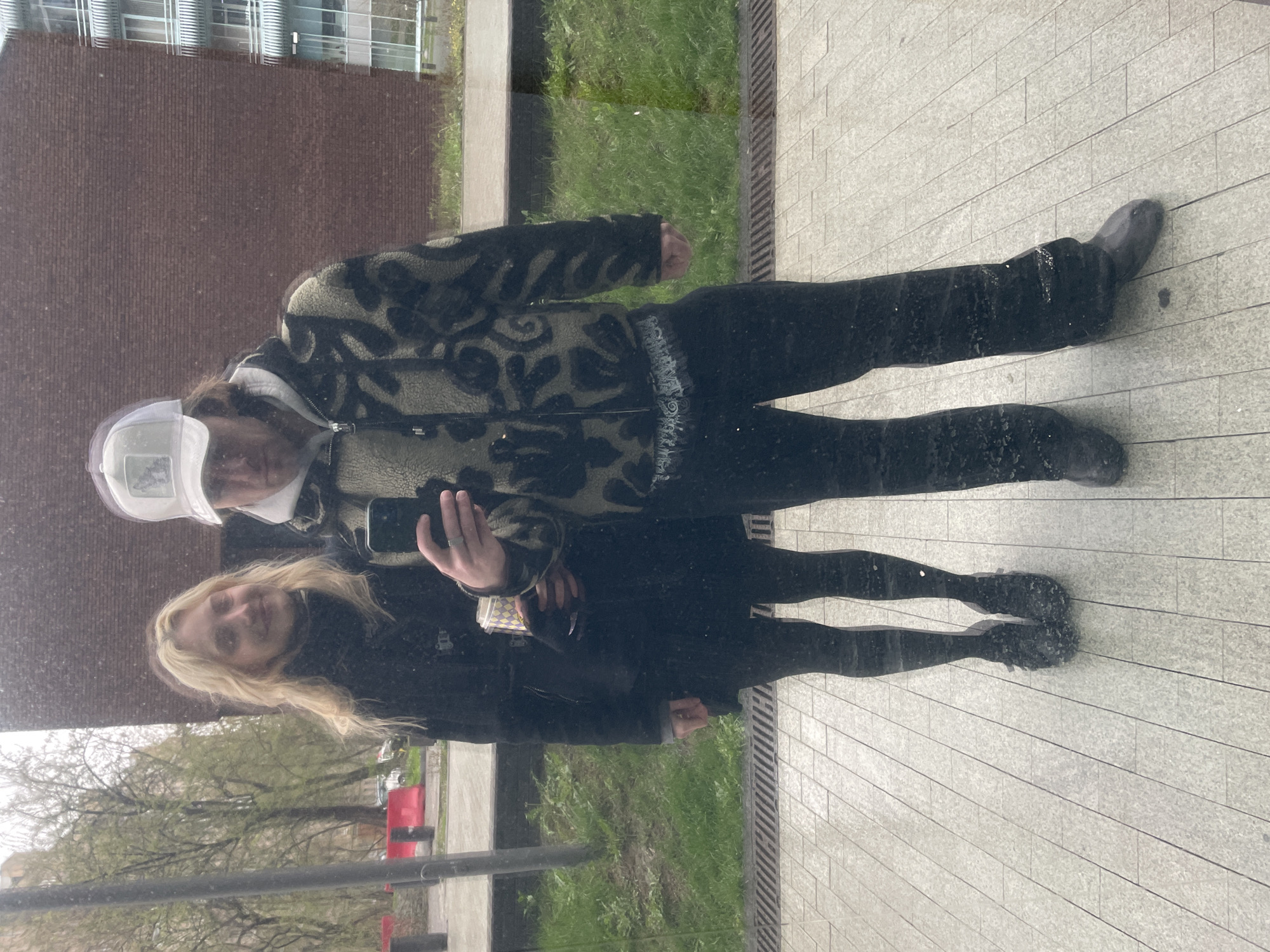 Two people spotted in window reflection in Moscow