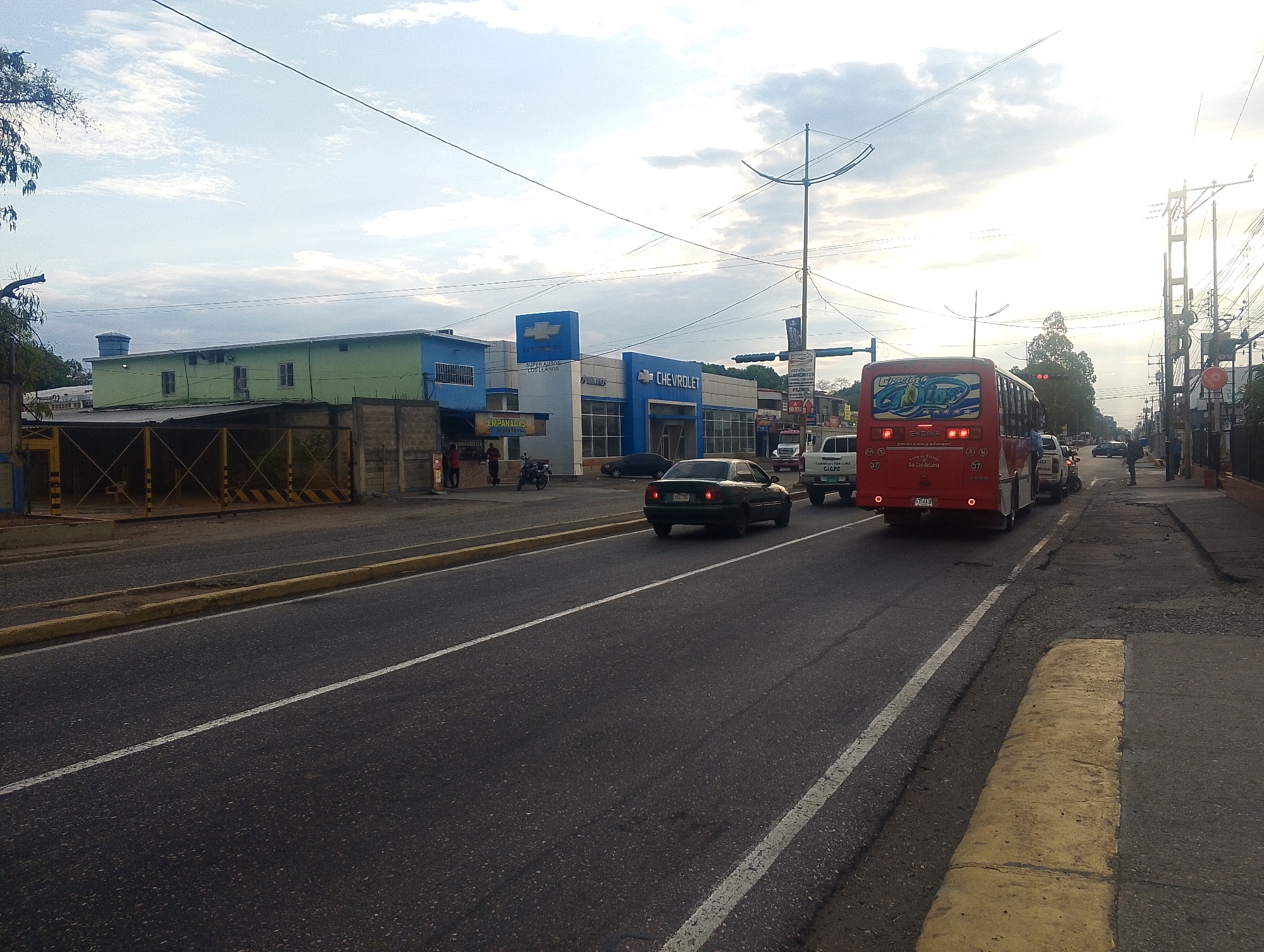 Street scenes and Venezuelan cuisine captured in San Carlos