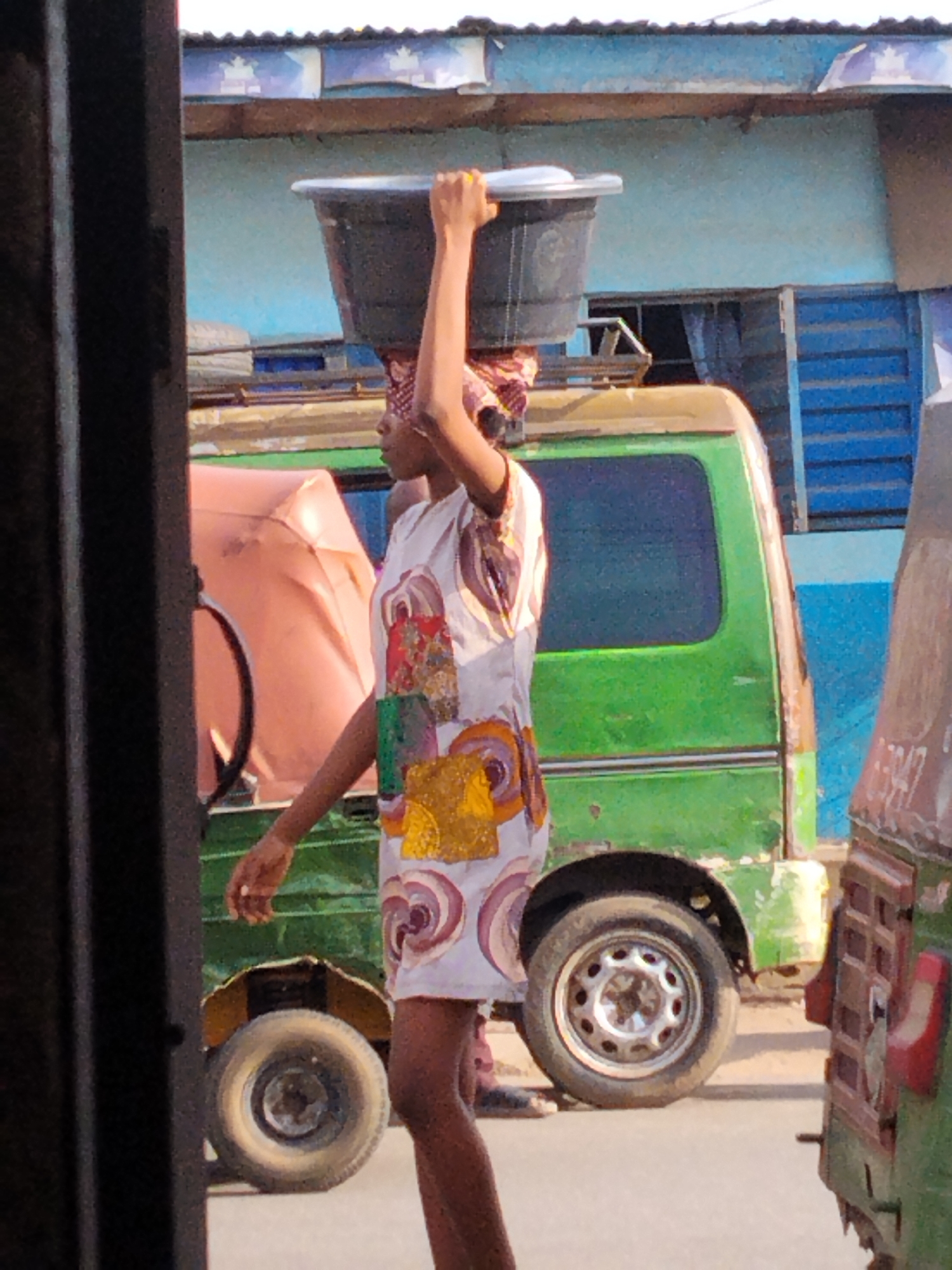 Daily street life documented in Aba, Nigeria