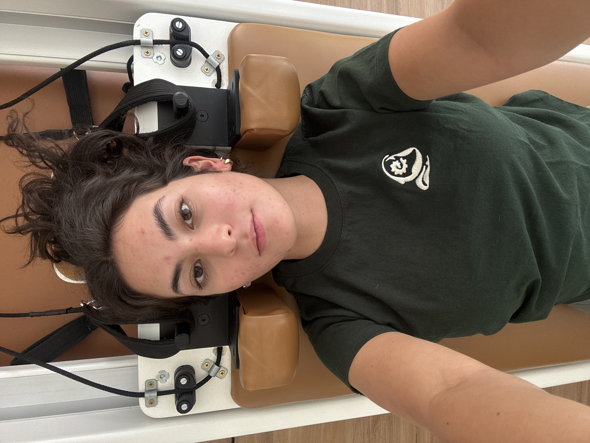 Woman documents pilates session at Puebla studio with selfies