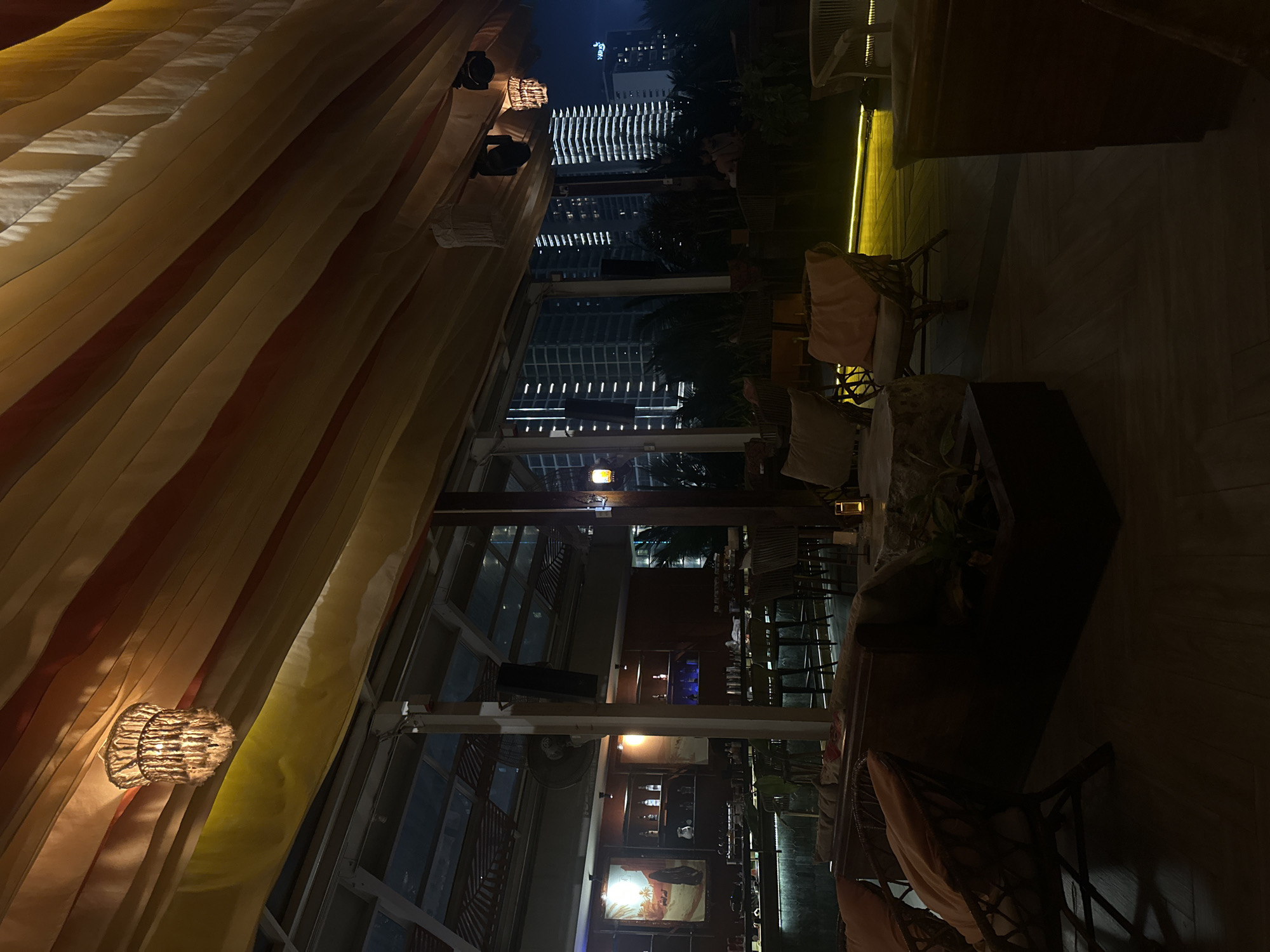 Restaurant scenes captured in Đà Nẵng showing outdoor and interior views