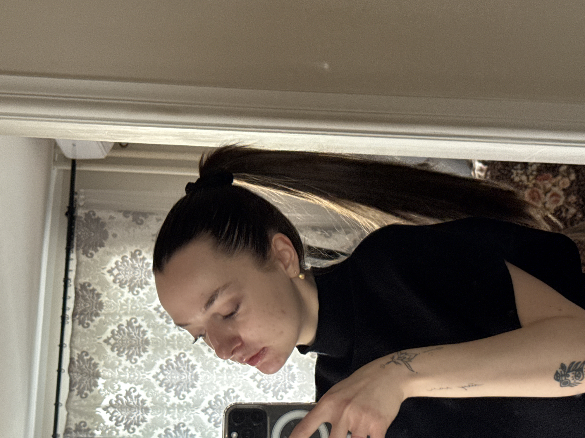 Woman documents morning routine with selfies and cat in Serbia