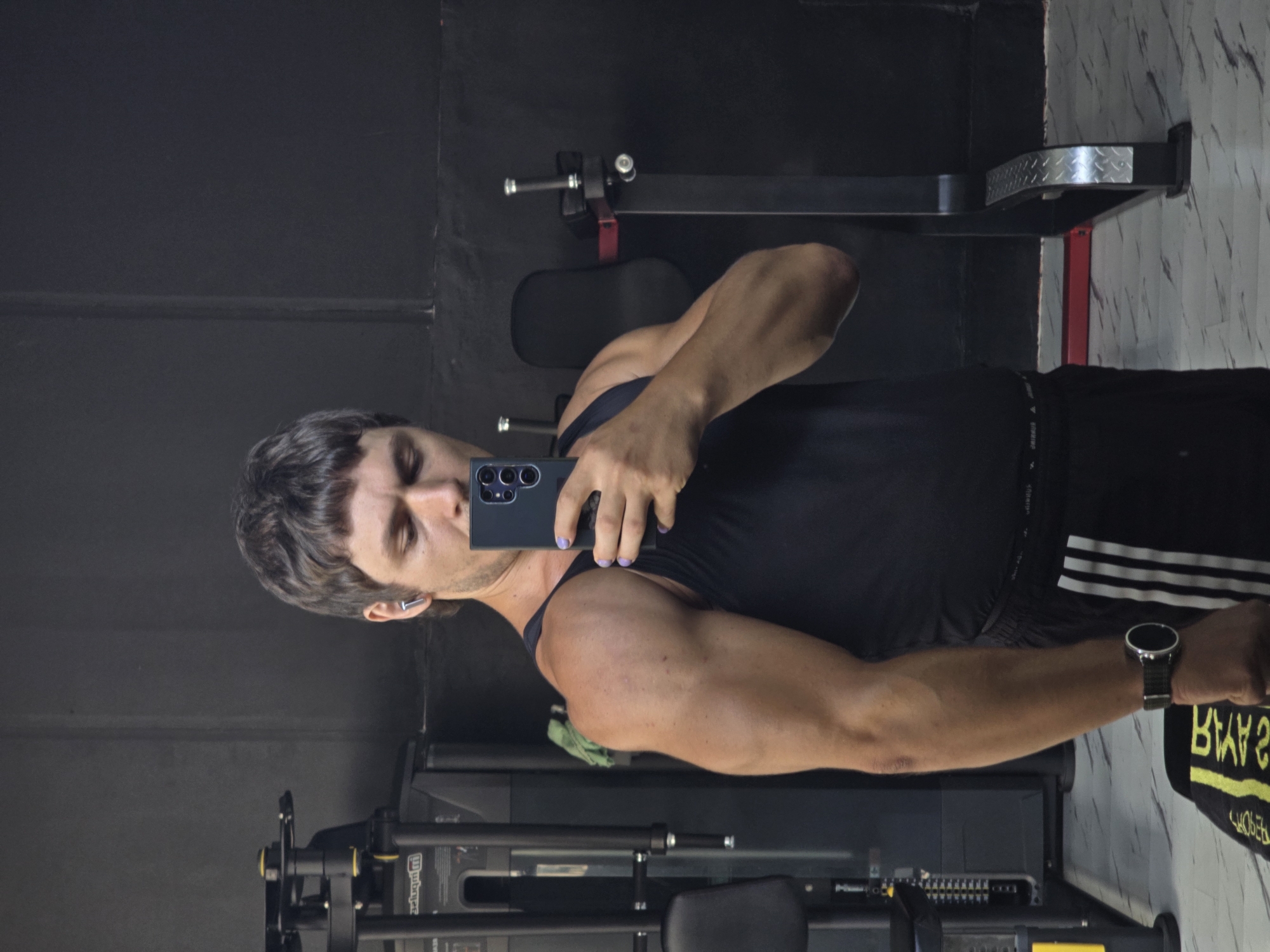 Late-night gym selfie session captured in North Kuta