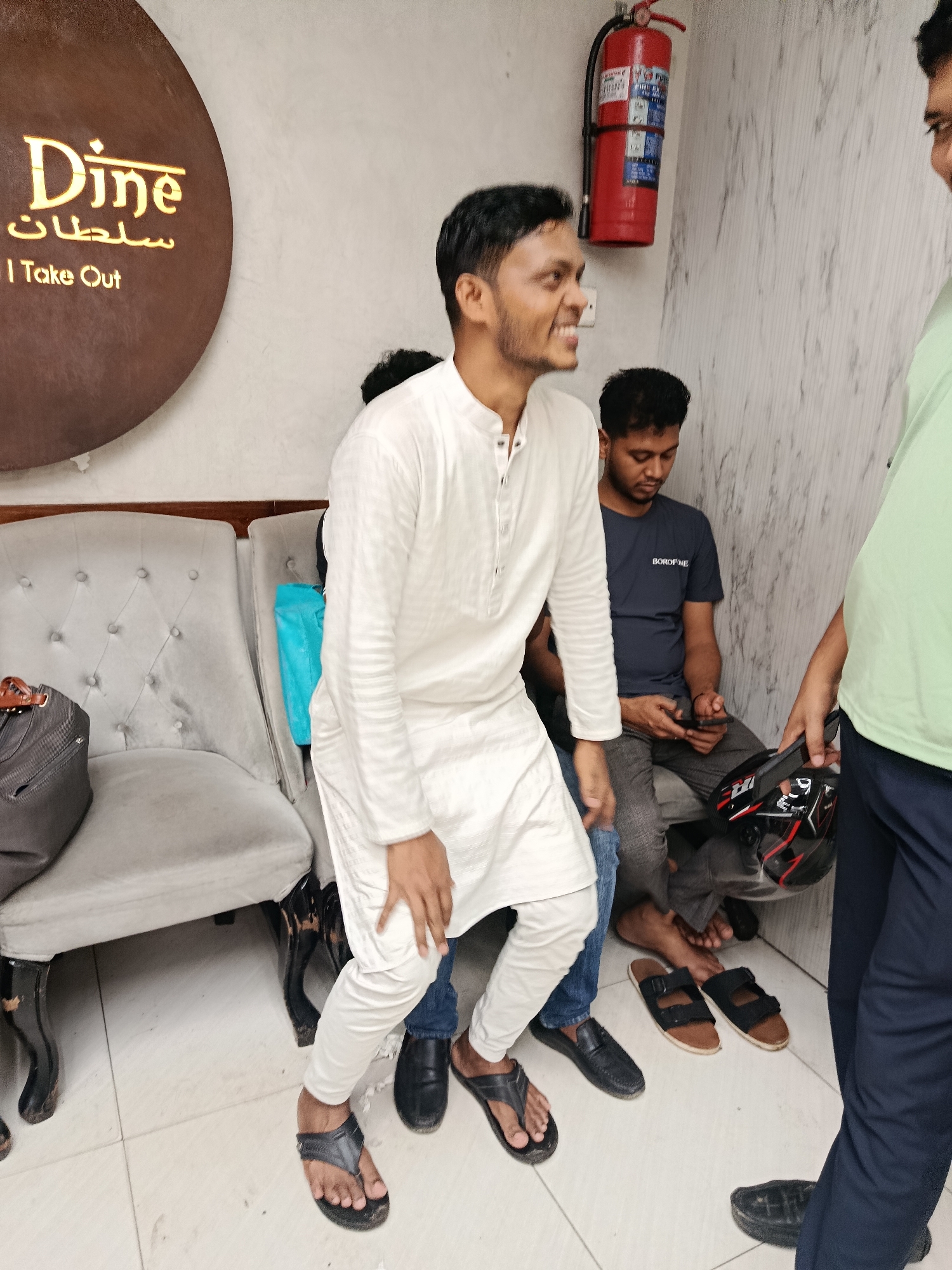 Lunchtime crowd fills Sultan's Dine restaurant in Dhaka