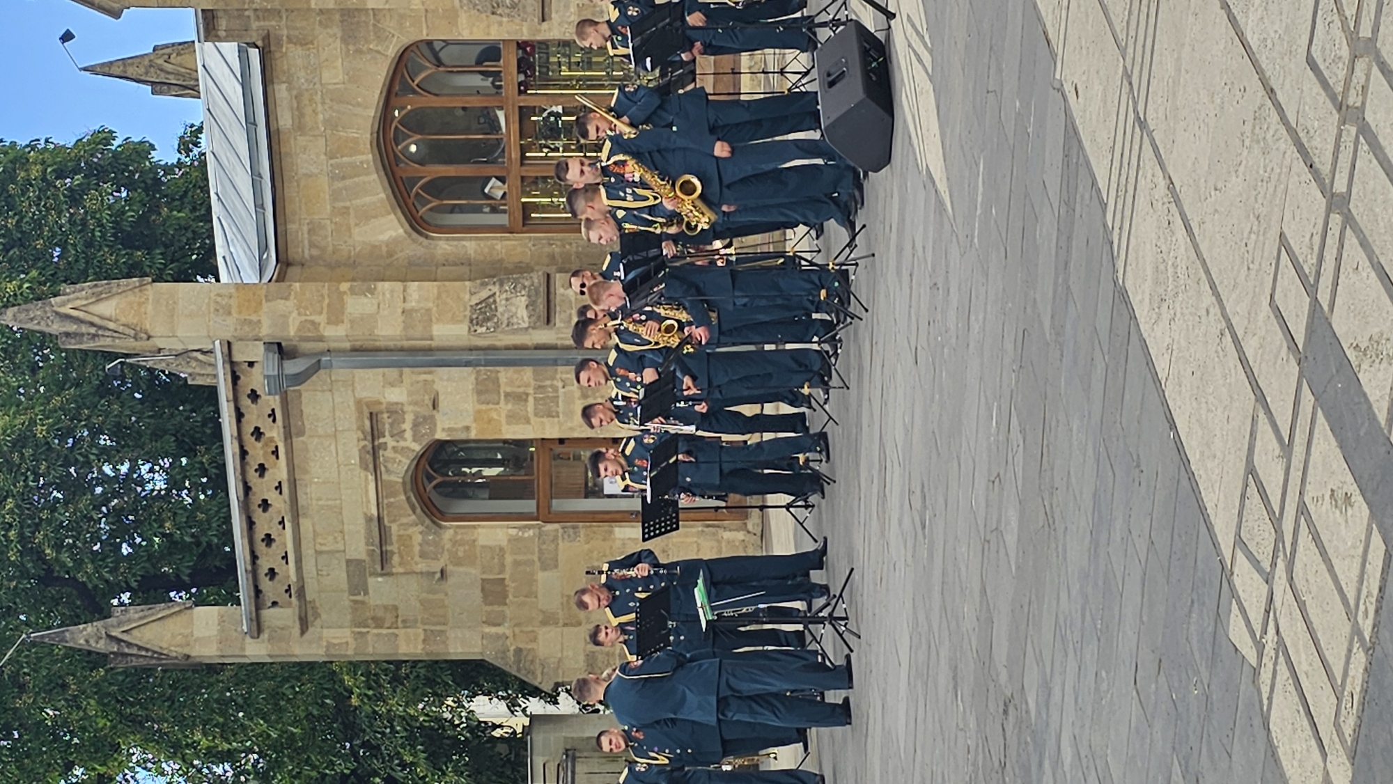 Military band and art market enliven Kislovodsk park