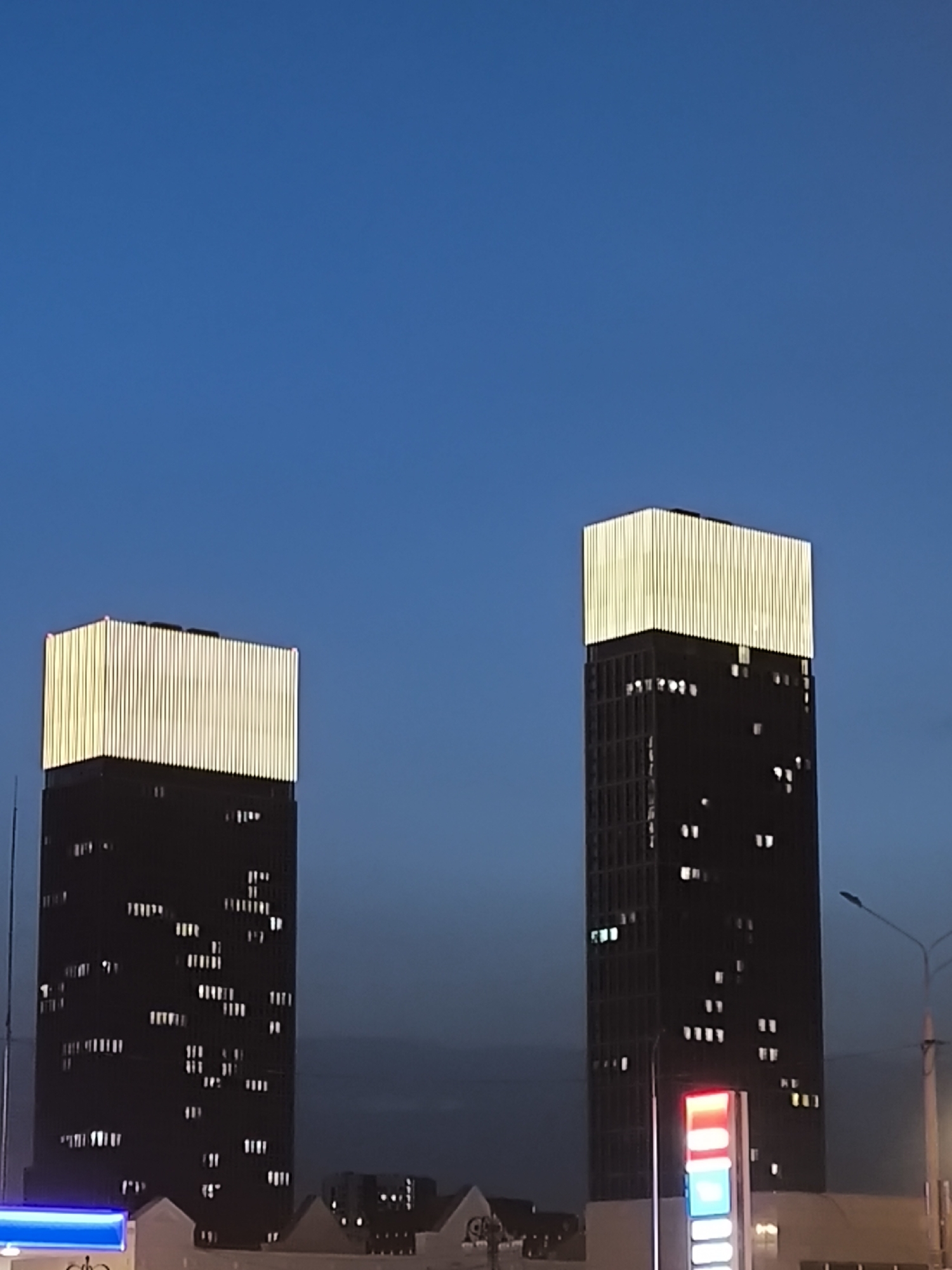 Evening scenes captured in Moscow: illuminated towers and shop interior