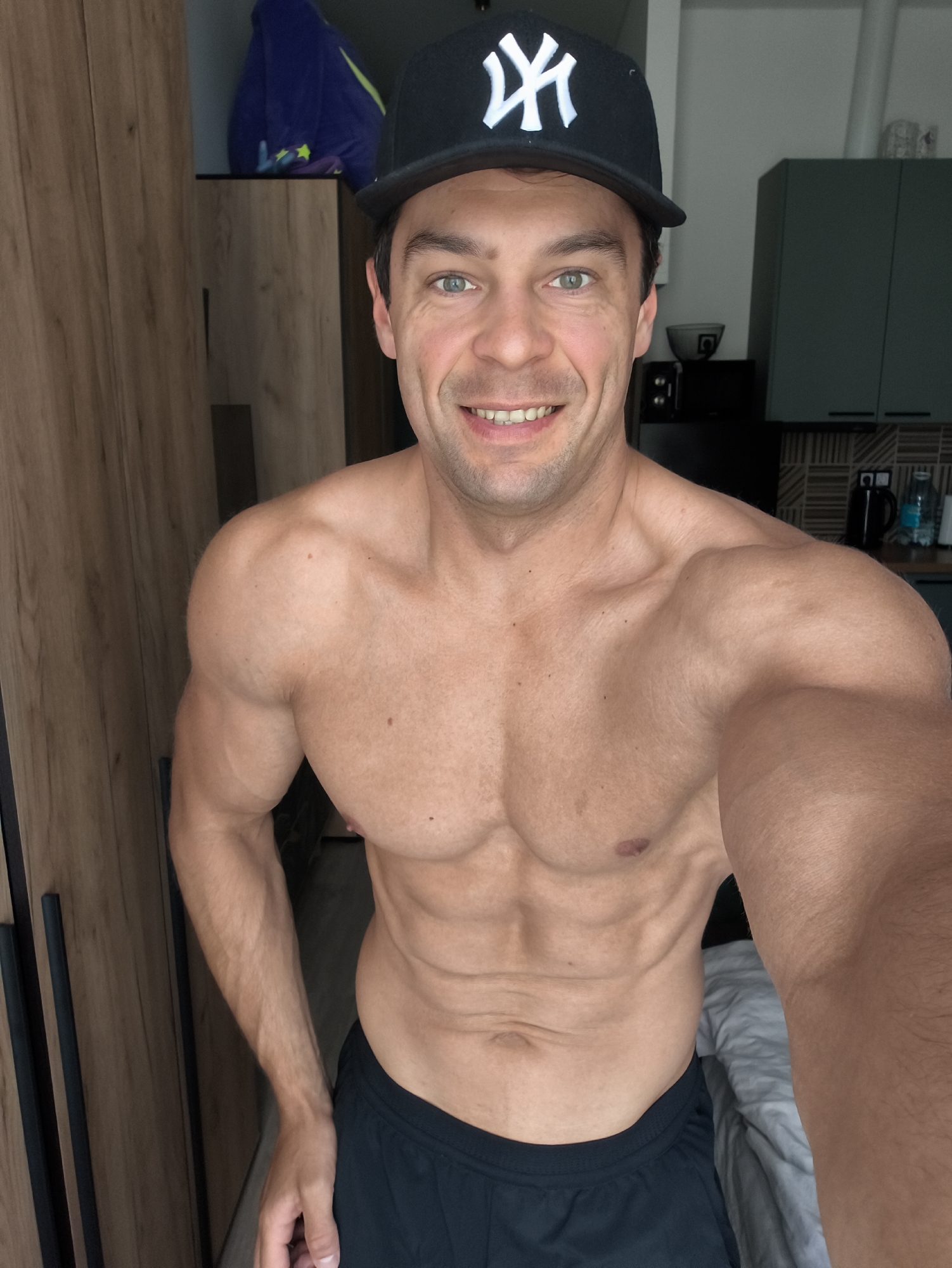 Man takes shirtless selfie in Moscow apartment
