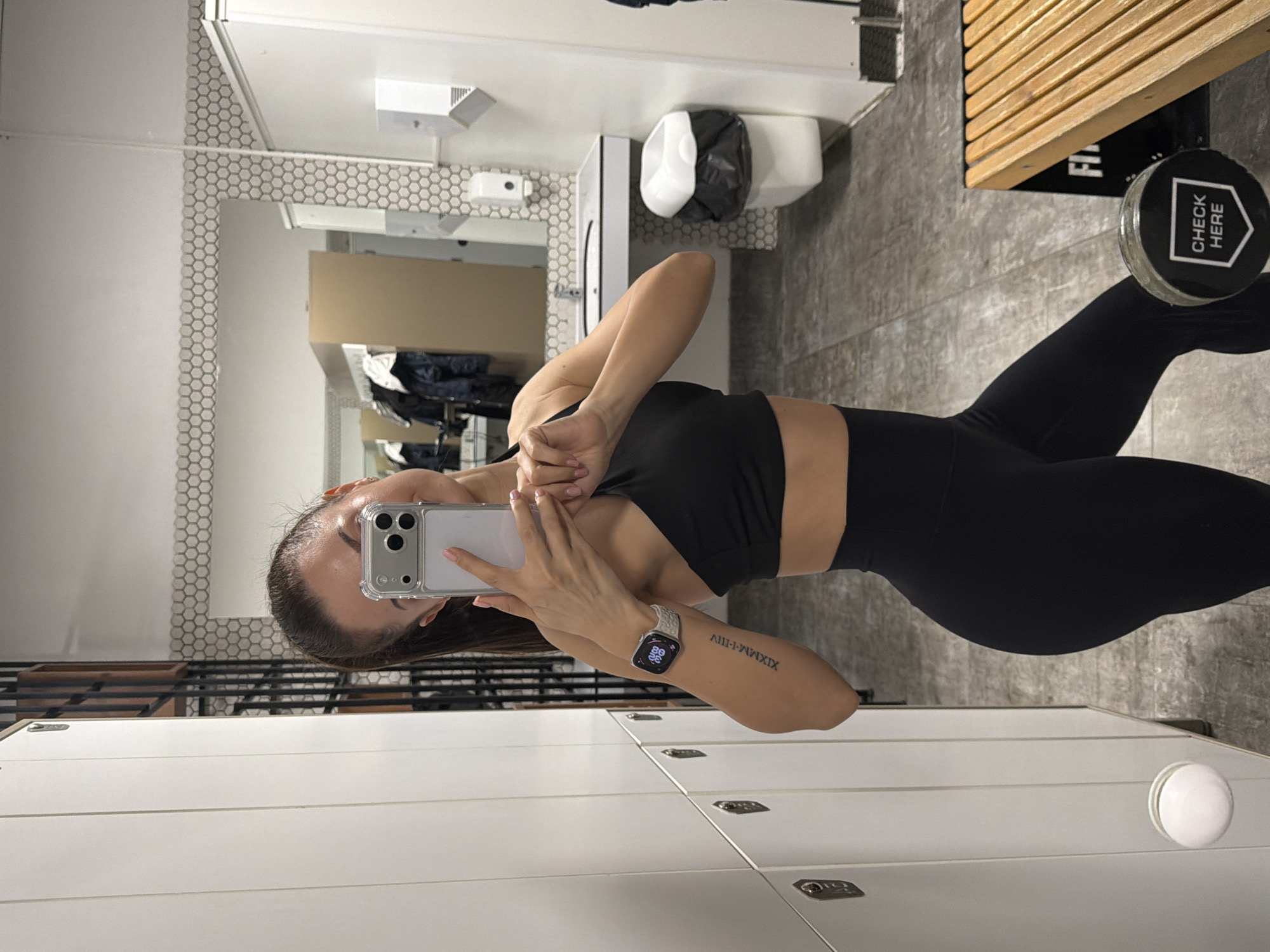 Woman takes gym selfies in Varna locker room