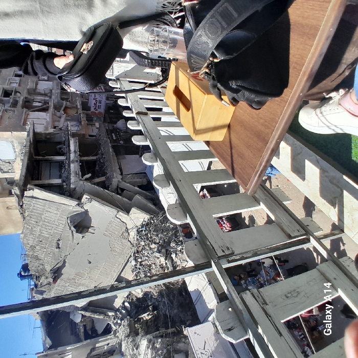 Street market operates amid war damage in Khan Yunis