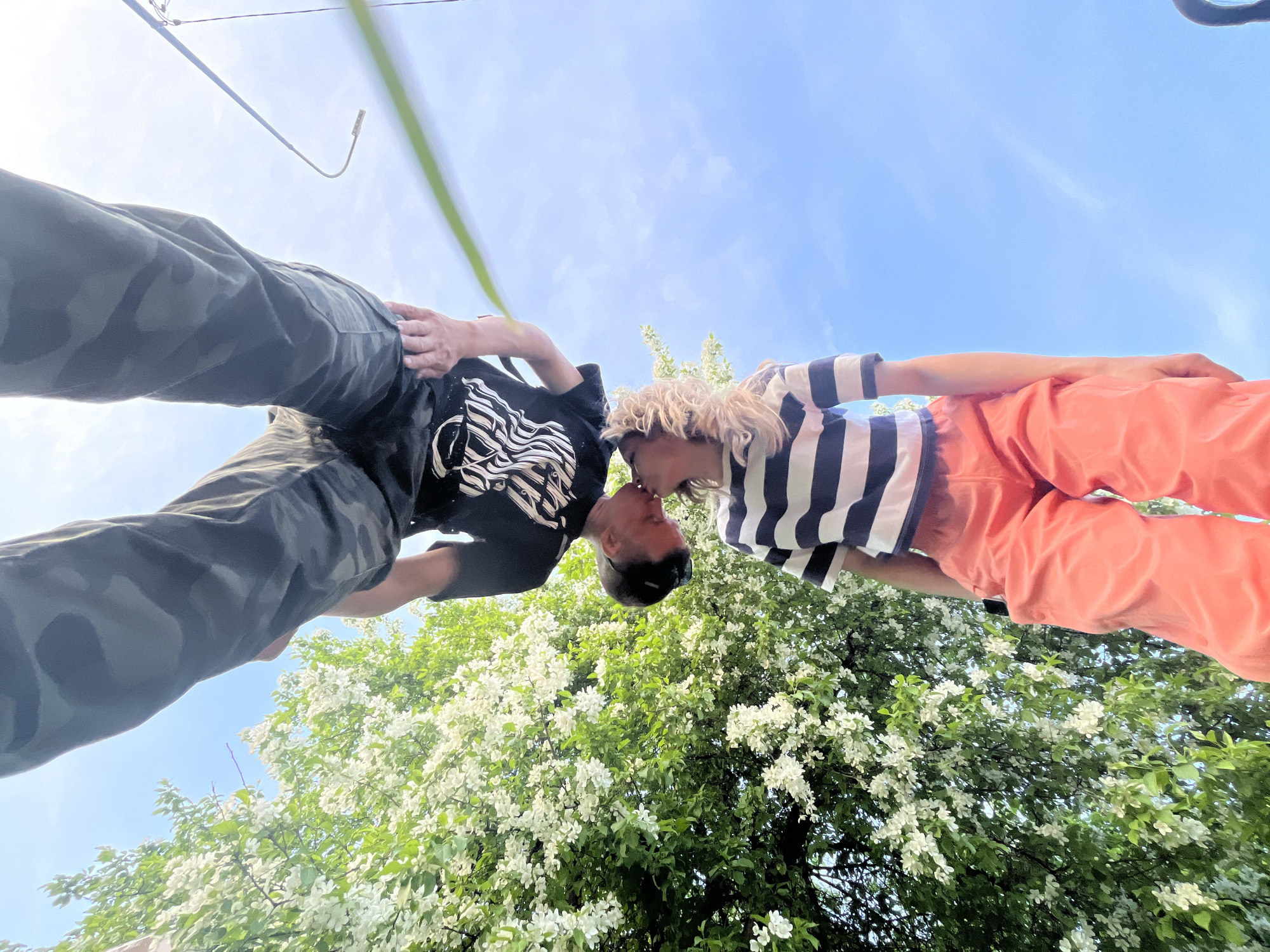 Couple shares intimate moments in Chaikovsky park area
