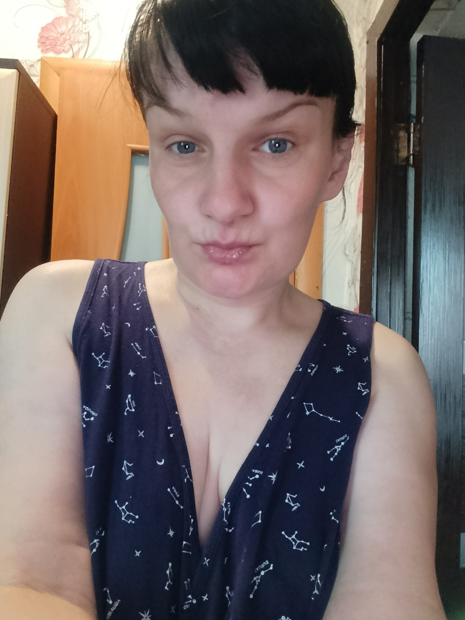 Woman in constellation-patterned top observed in Фоки, Russia