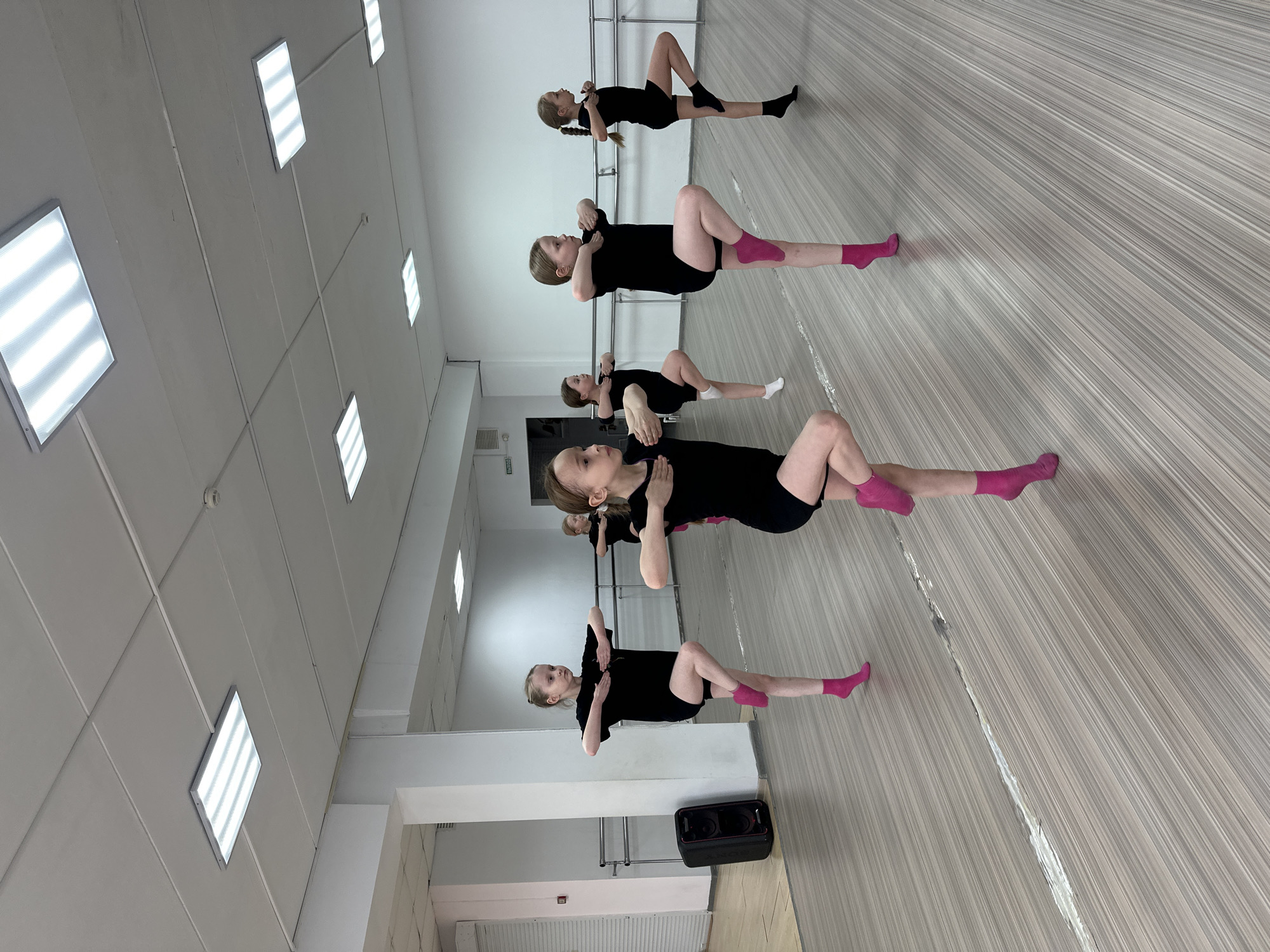 Young dancers practice synchronized routines in Votkinsk studio