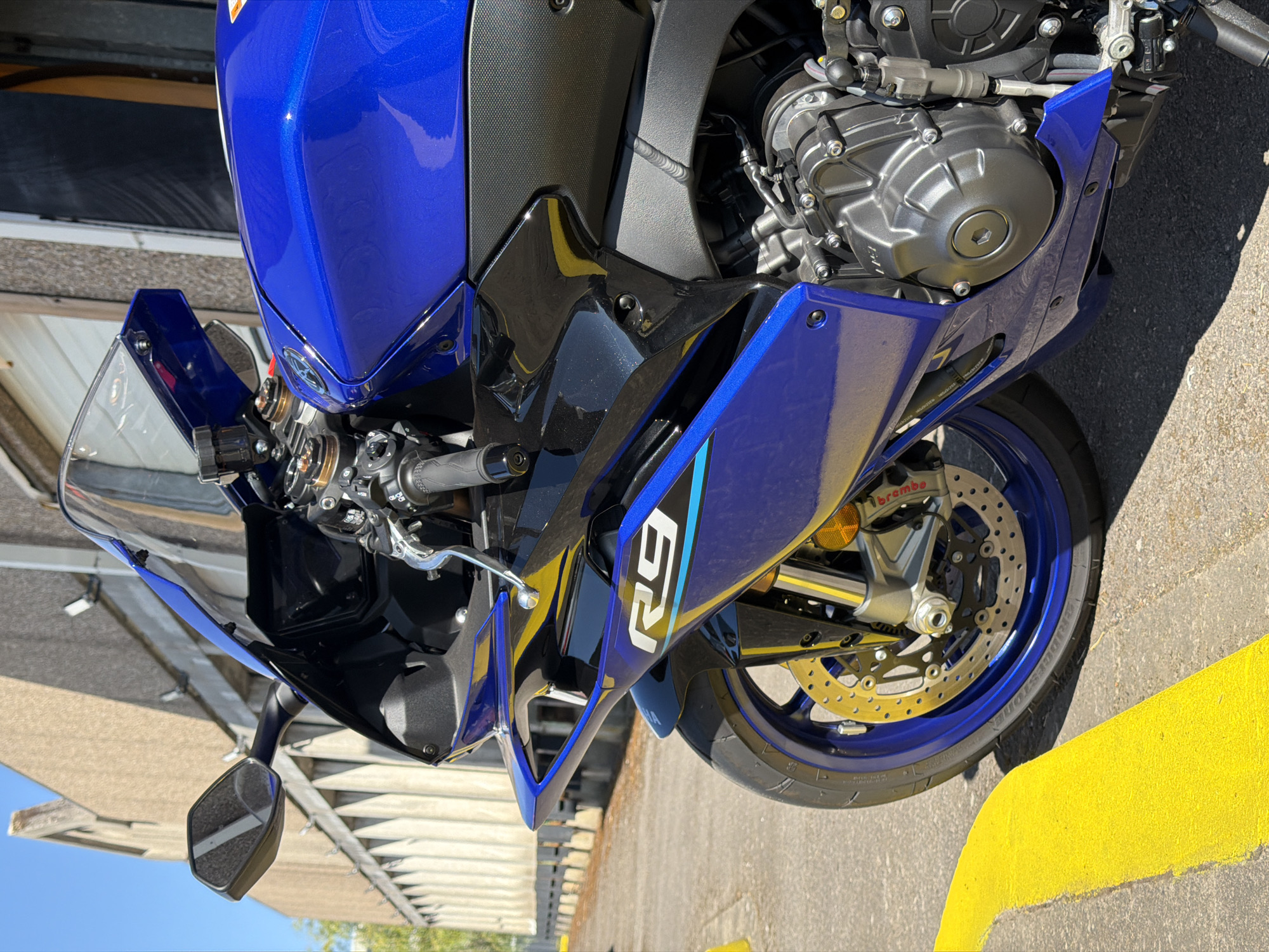Yamaha R9 stop and warehouse visit in Leudelange