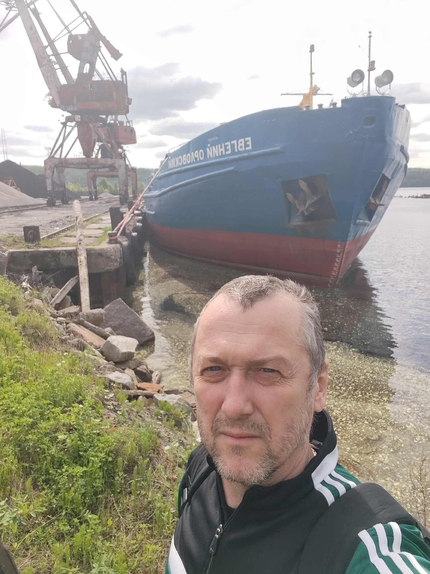 Tourist documents Russian vessel at Medvezhyegorsk industrial port