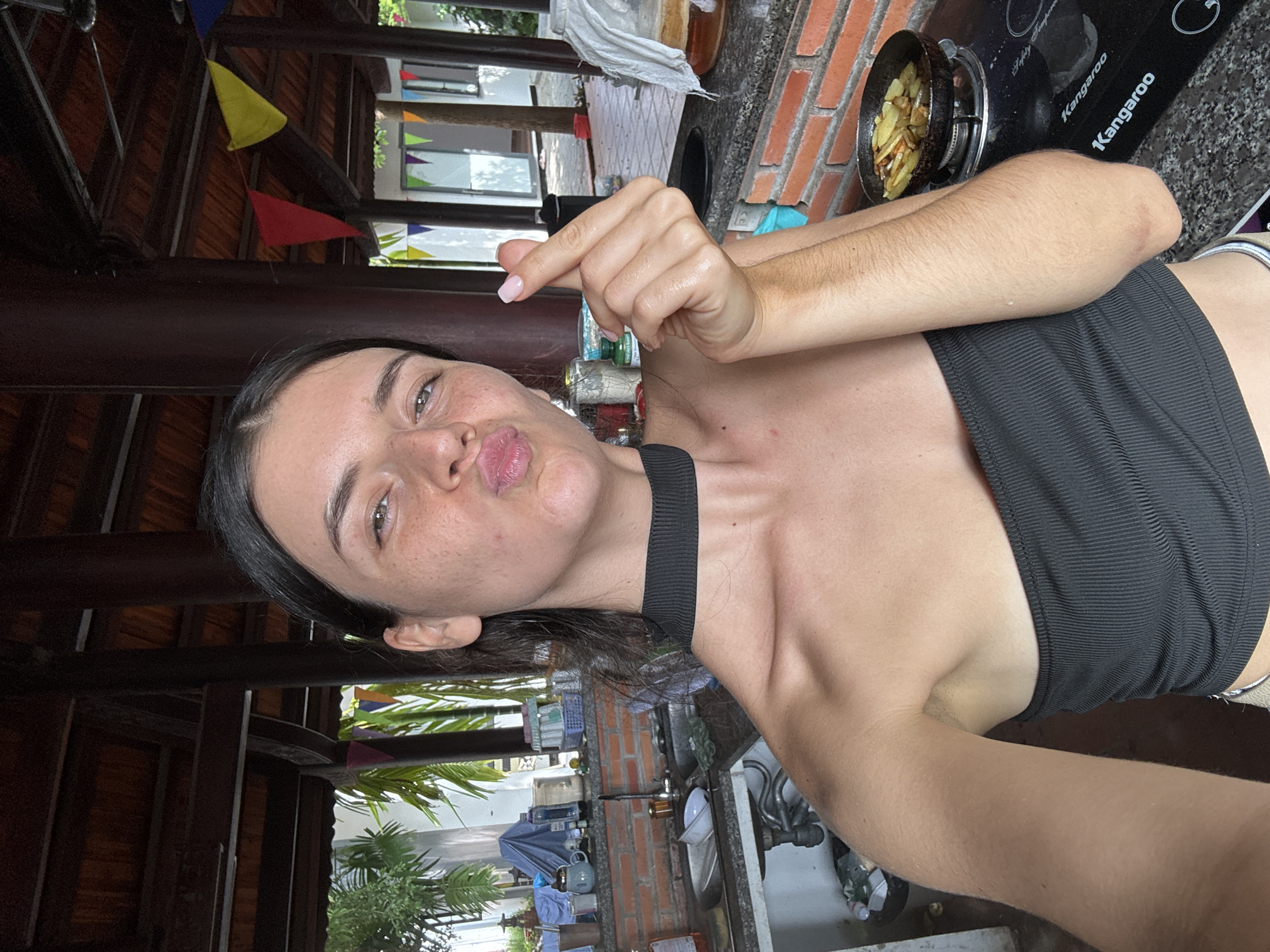 Outdoor kitchen moment in Mũi Né: selfie and fresh-cooked fries