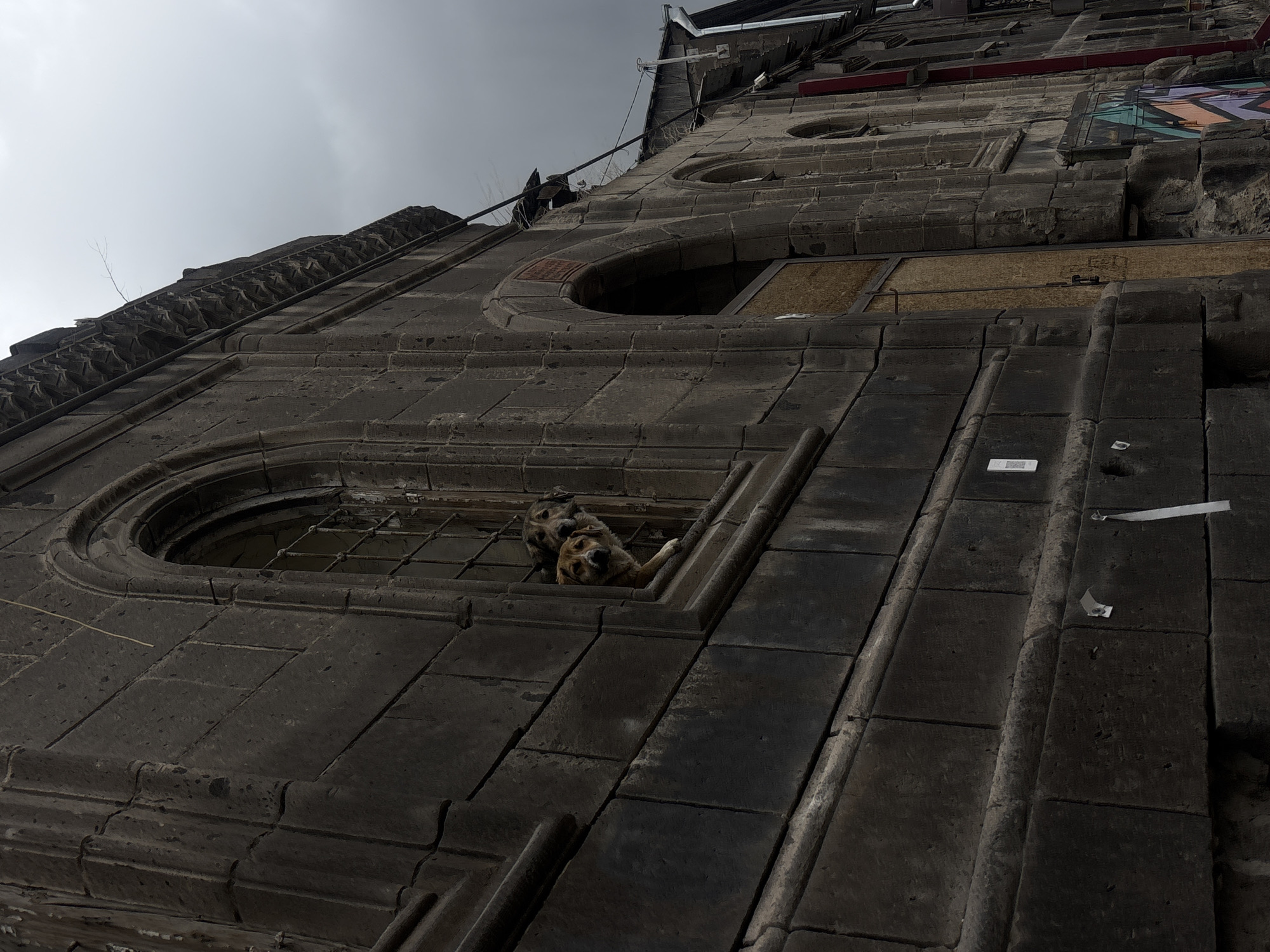 Ordinary moments captured in Gyumri: architecture and currency