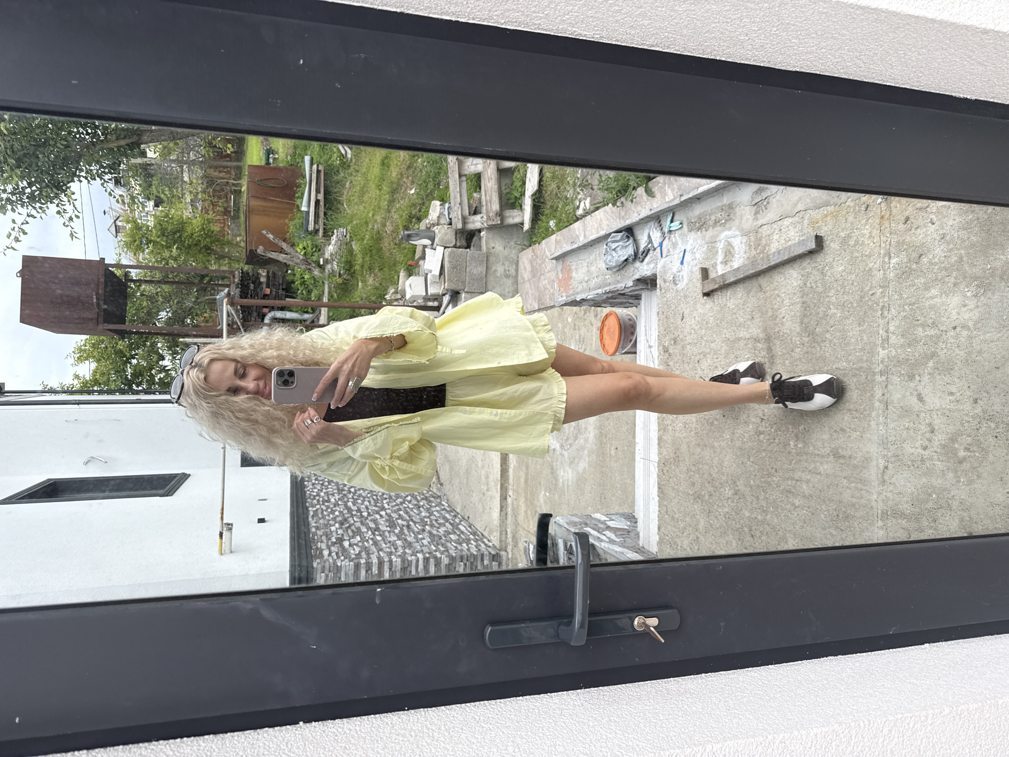 Coastal stroll in Baranovka: selfies, plants, and sea views.
