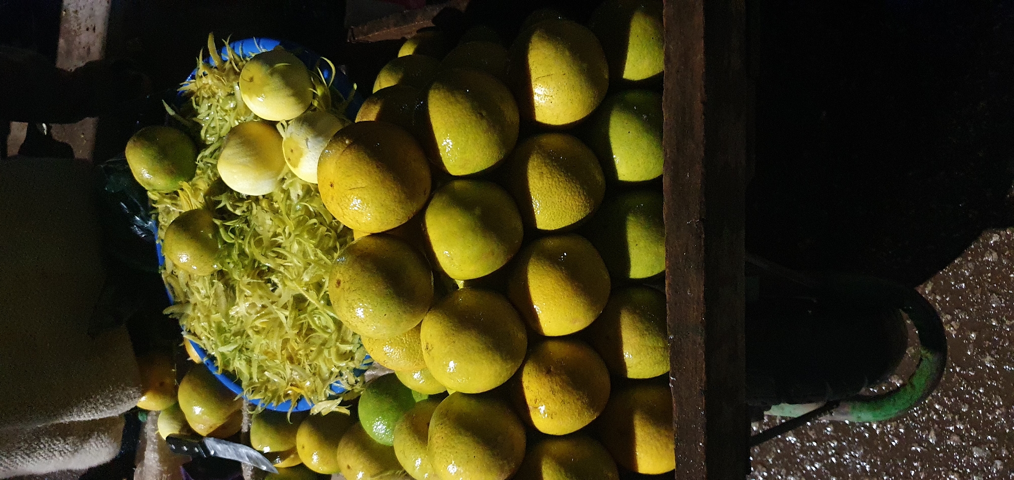 Fresh citrus on display at a Bukuru market stall