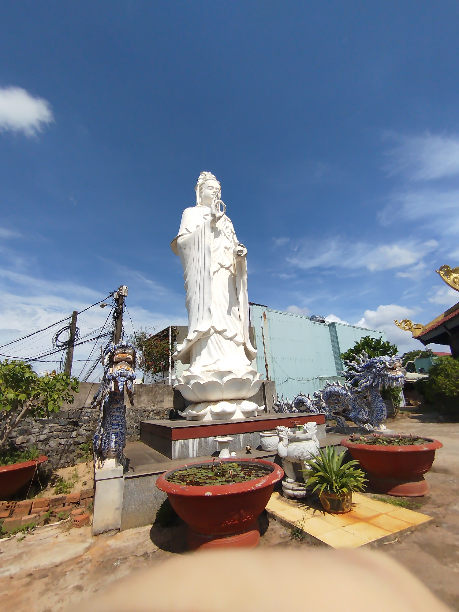 White Bodhisattva statue observed in Pleiku Ward courtyard