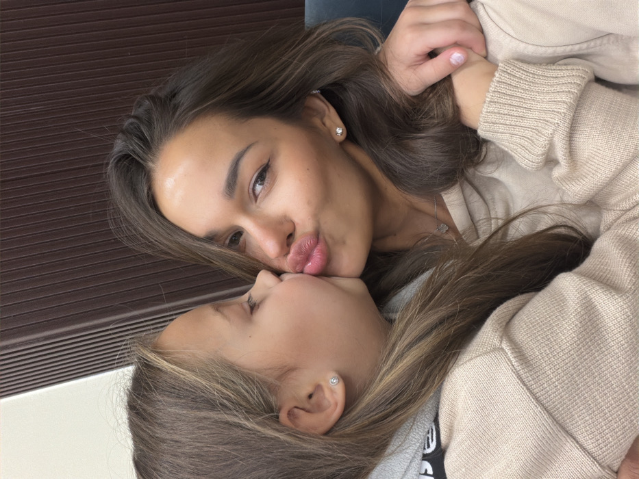 Mother and daughter share tender selfie moment in Krasnoyarsk