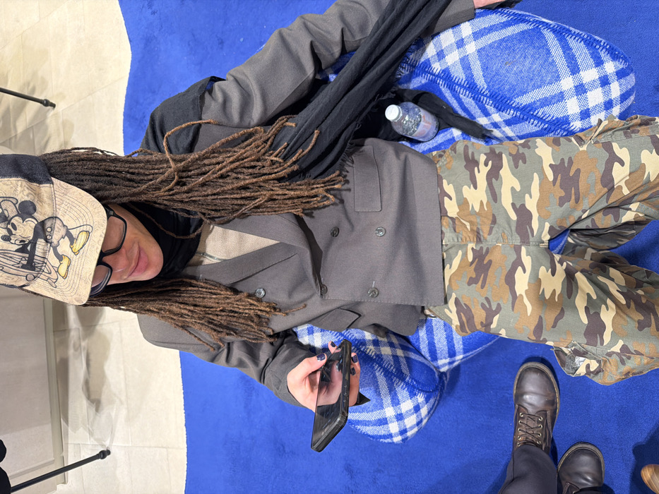 Dreadlocked individual's afternoon documented across Paris restaurants and streets