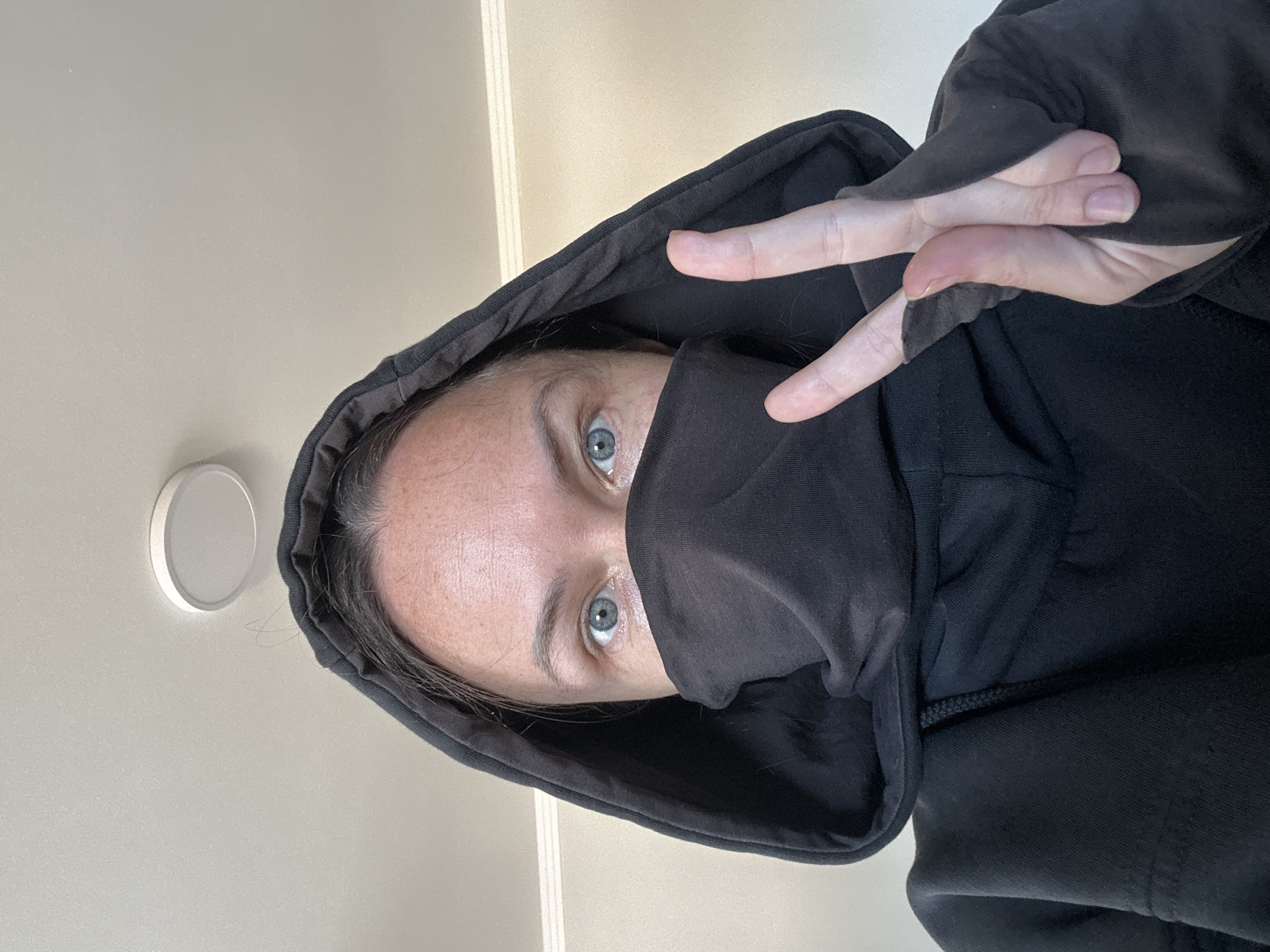 Hooded figure photographed with face covered in Florianópolis