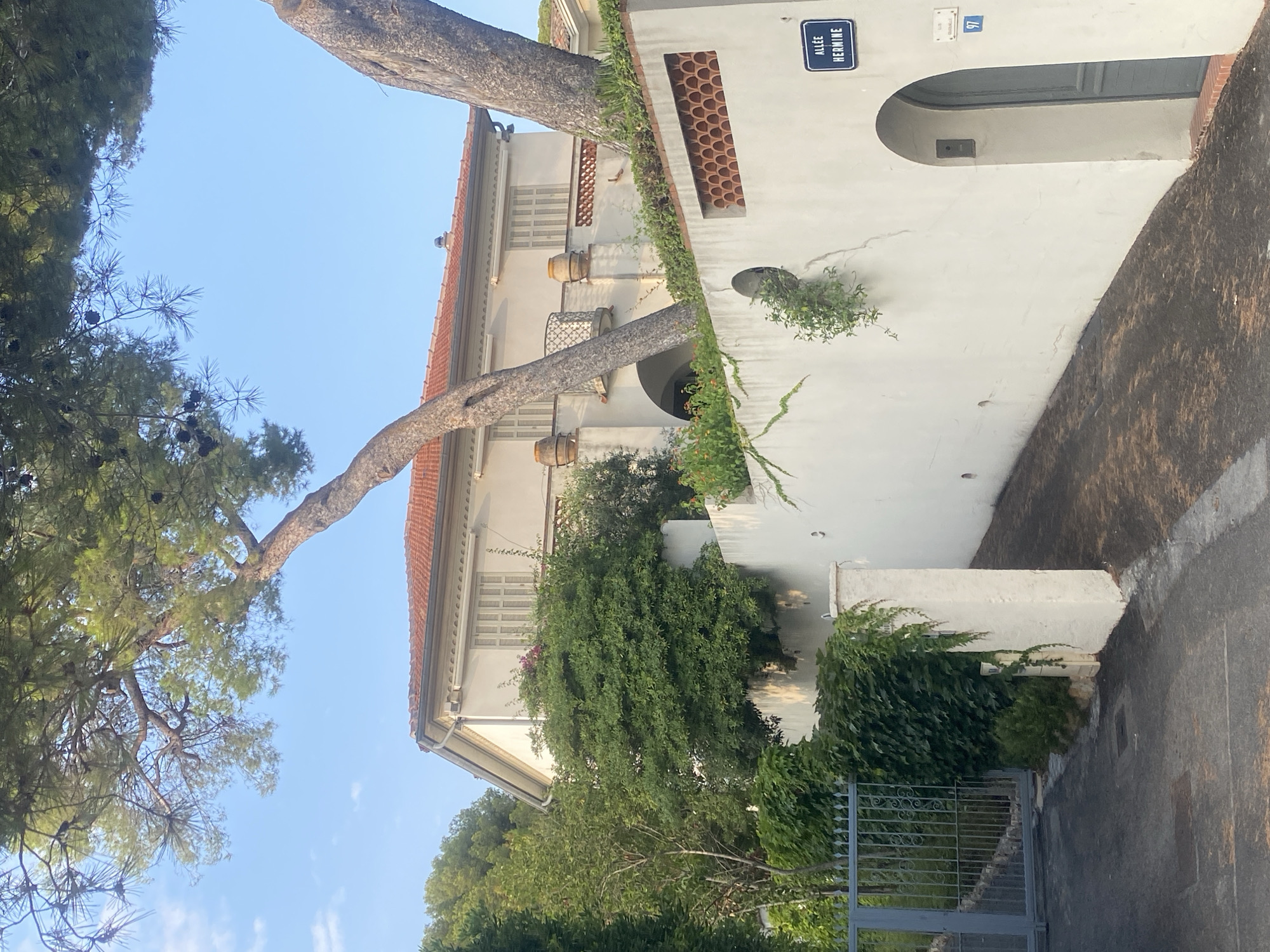 Afternoon stroll through Cap d'Antibes villas and marina