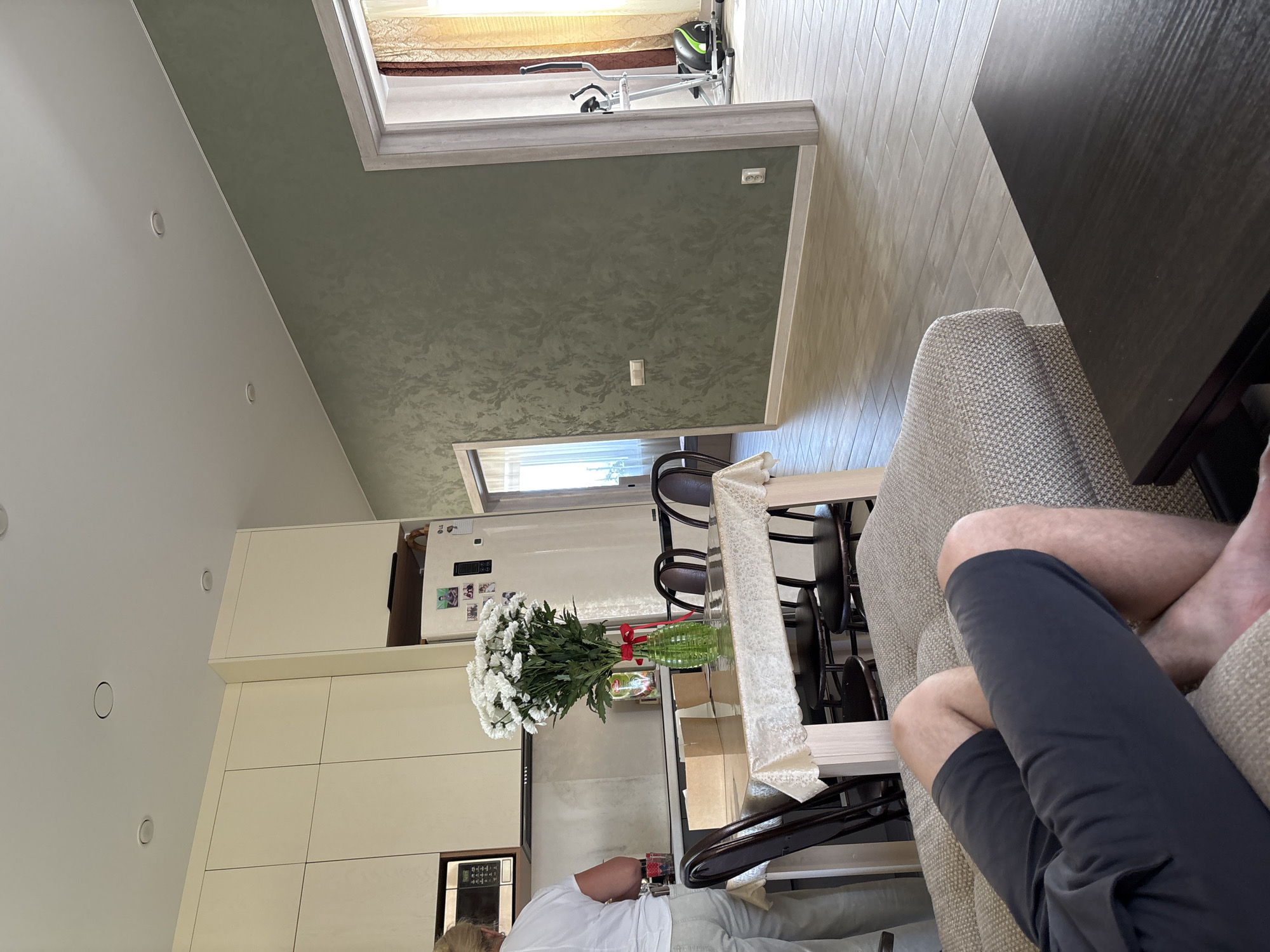 Family moments captured in Kochkino home during morning hours