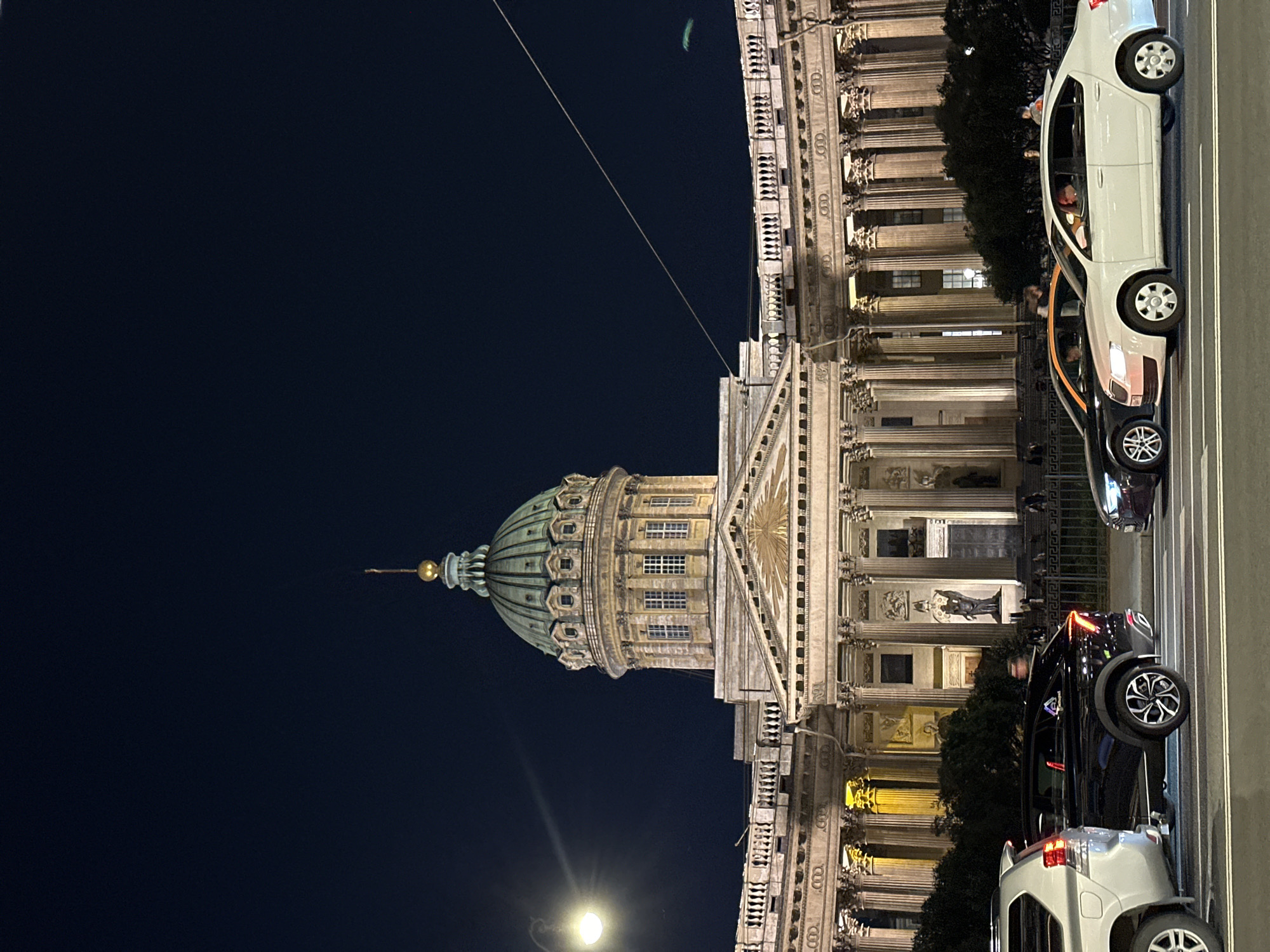 Late-night stroll through Saint Petersburg's historic center