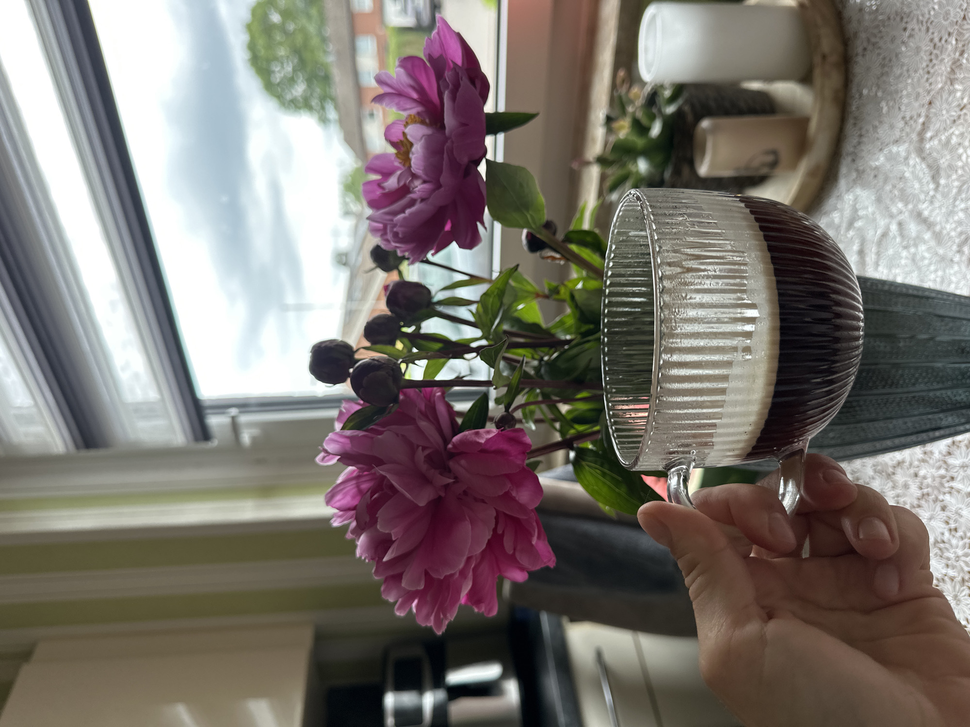 Domestic life documented in Fredenbeck home over afternoon hours