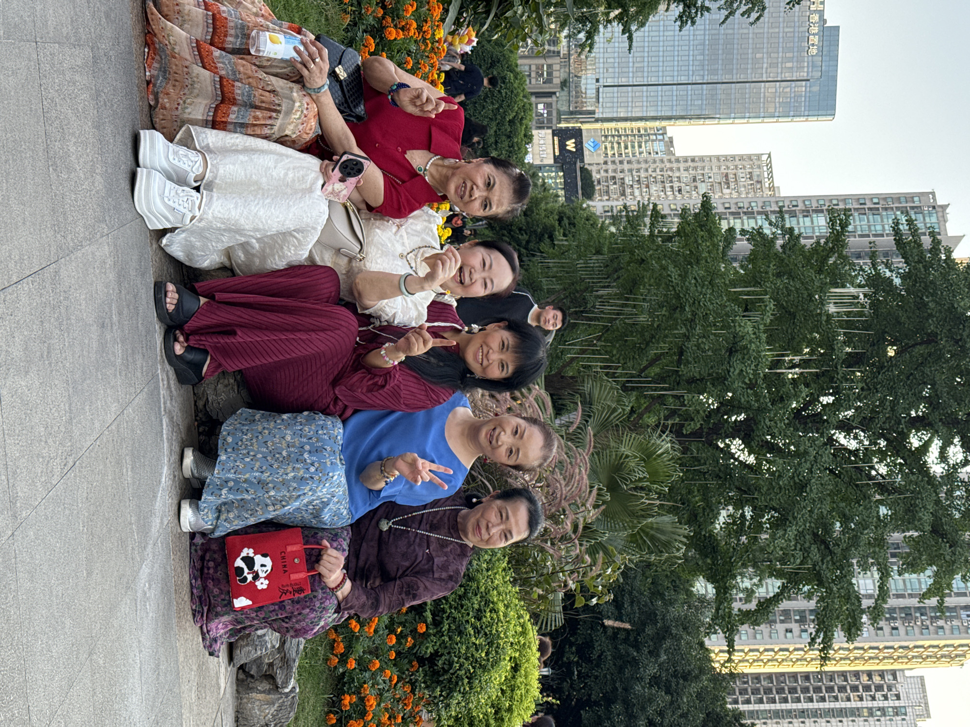 Women pose for group photos in Liangjiang park